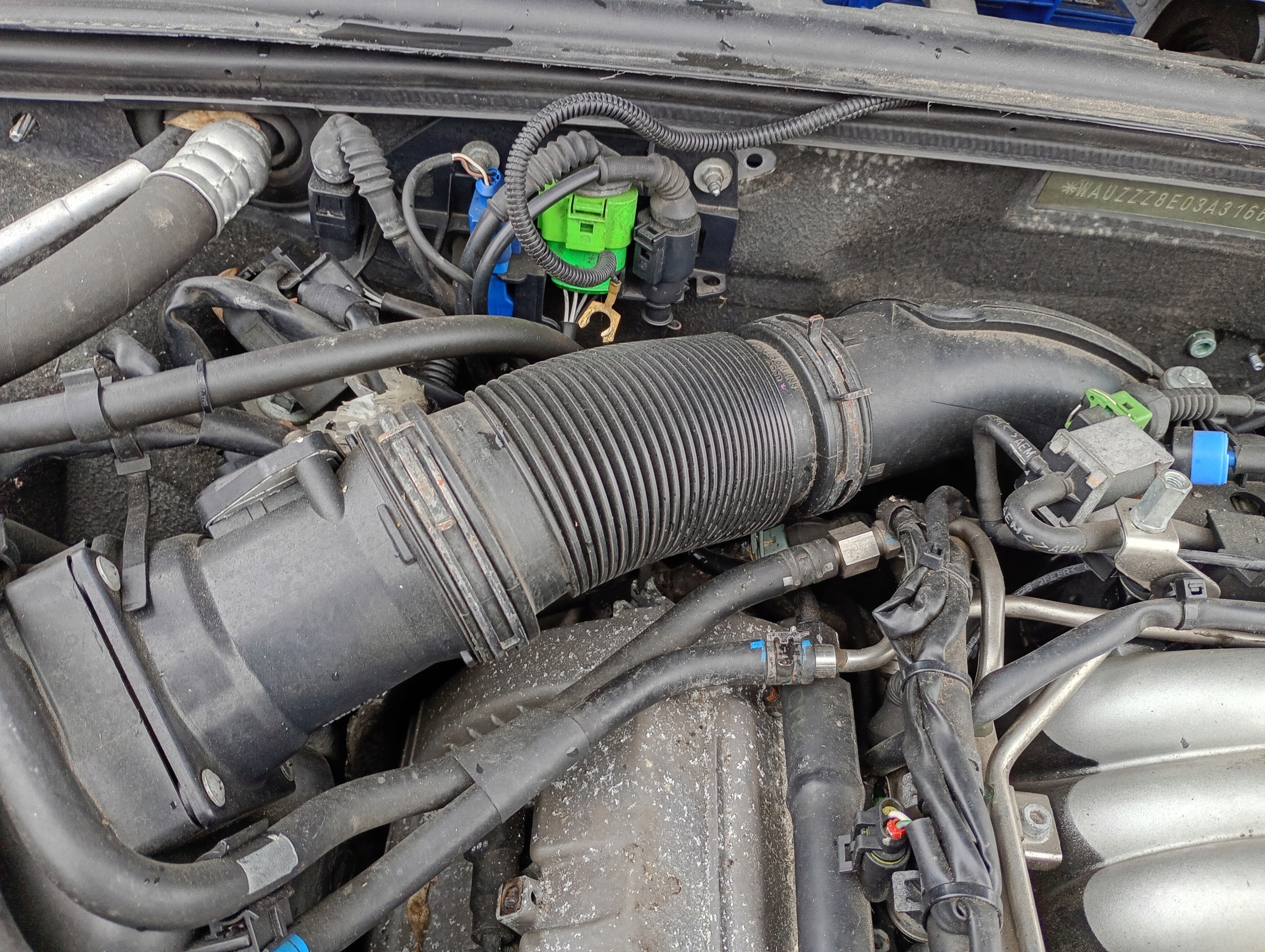 Audi A4 B6 00-06 trouba vedení vzduchový 2.4