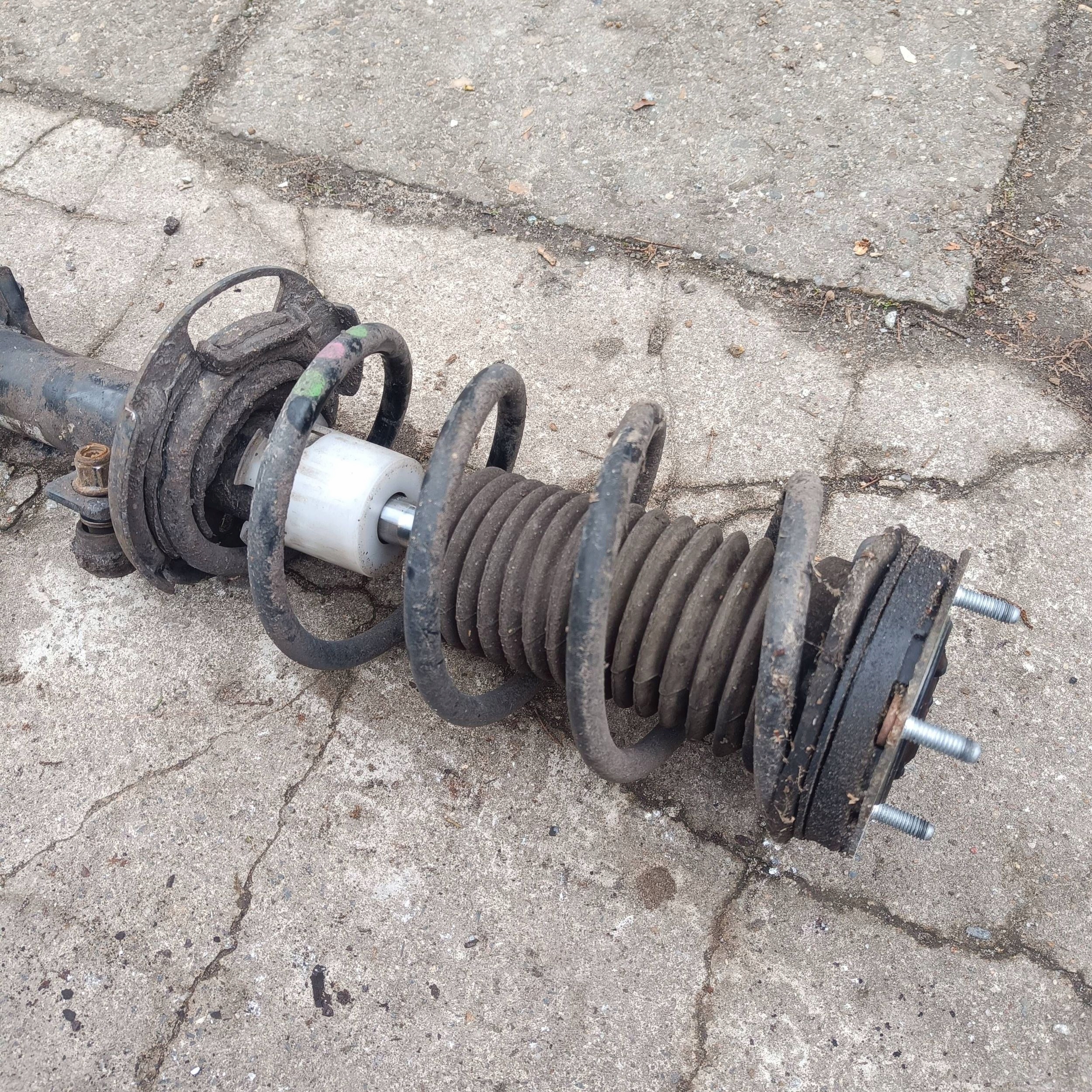 Ford Fiesta MK7 1.5 DIESEL 2016 shock absorber front left spring