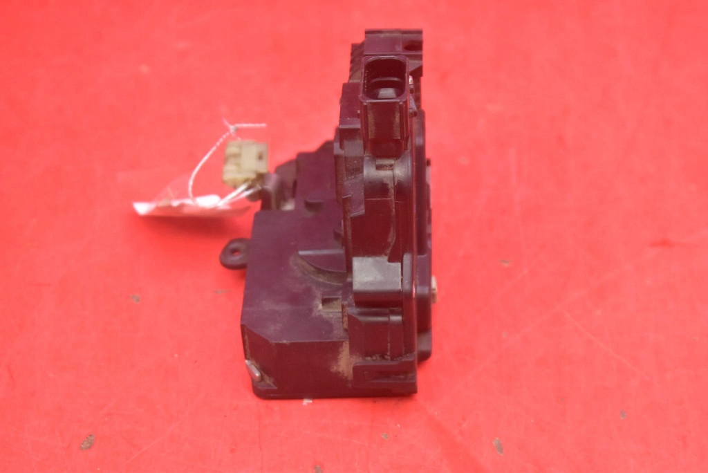 lock door left front front EU 13258271 OPEL CORSA D 06-11