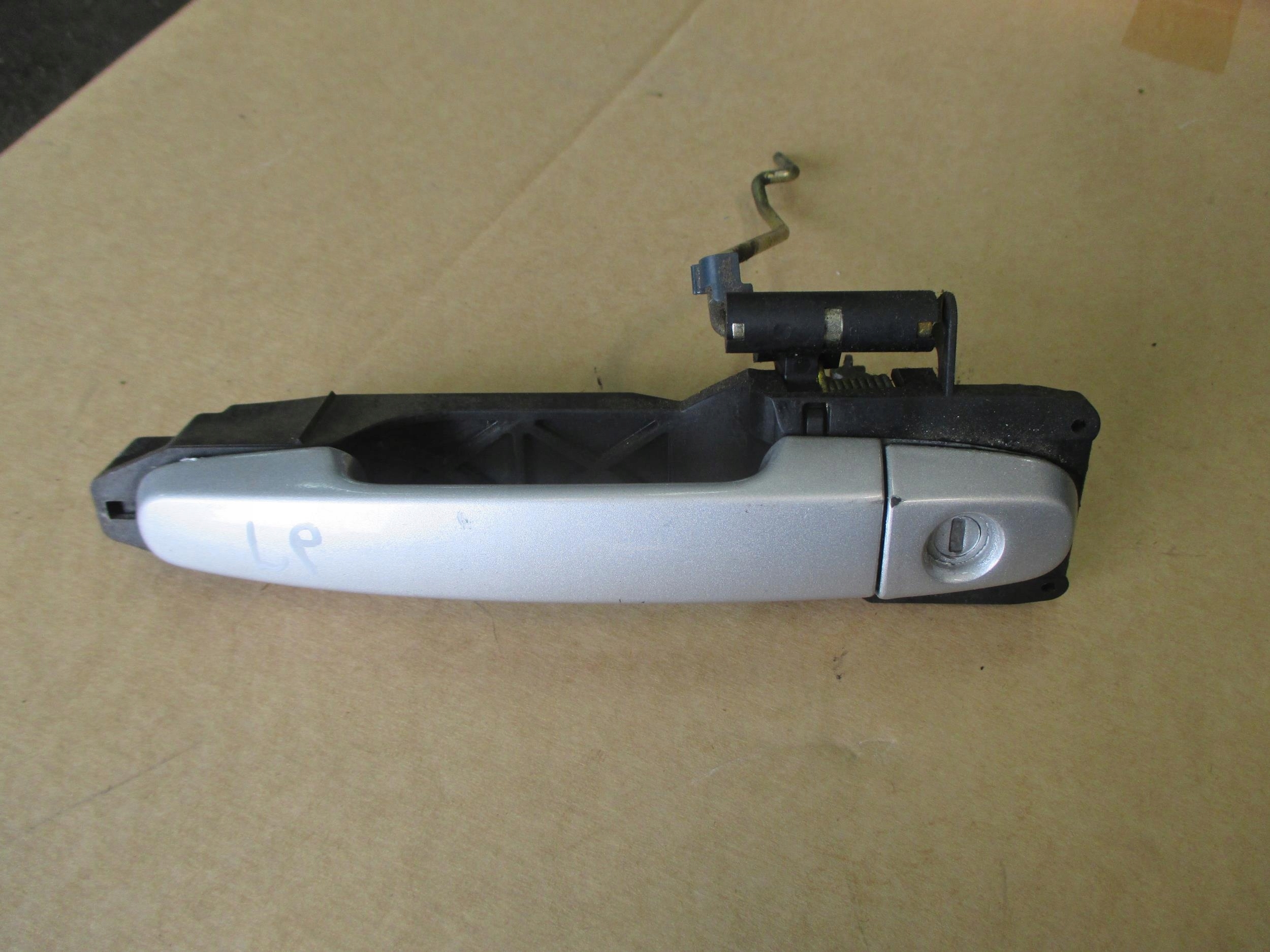 COROLLA E12 SEDAN KOMBI 02-04 KLAMKA LEWY PRZÓD