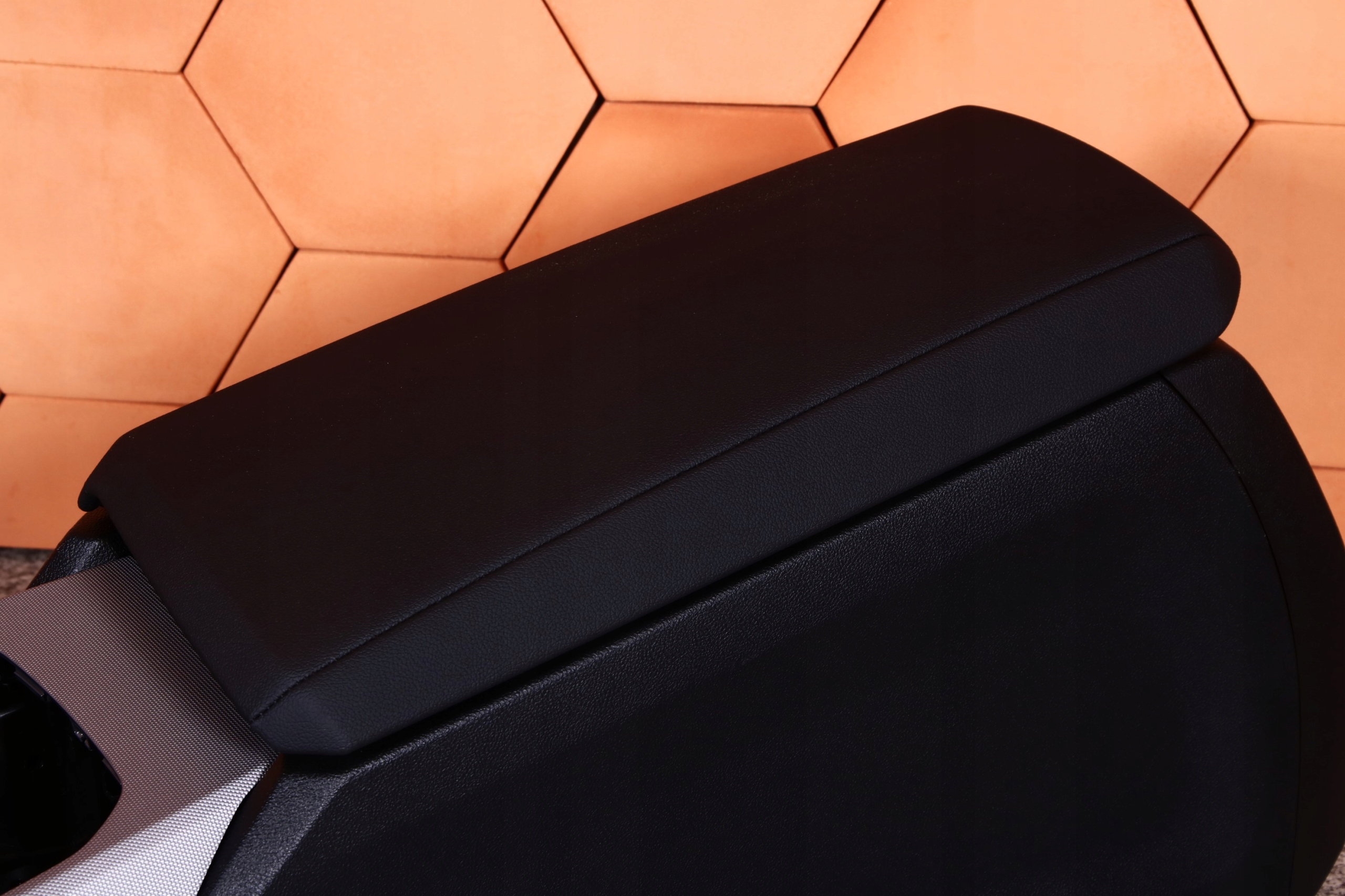 BMW G20 G21 - TUNEL central armrest black
