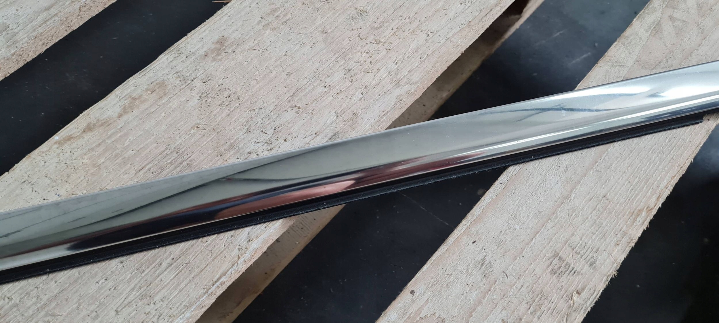 Chrysler Pacifica 2022 moulding door ZGARNAJACA windows right rear part CHROM