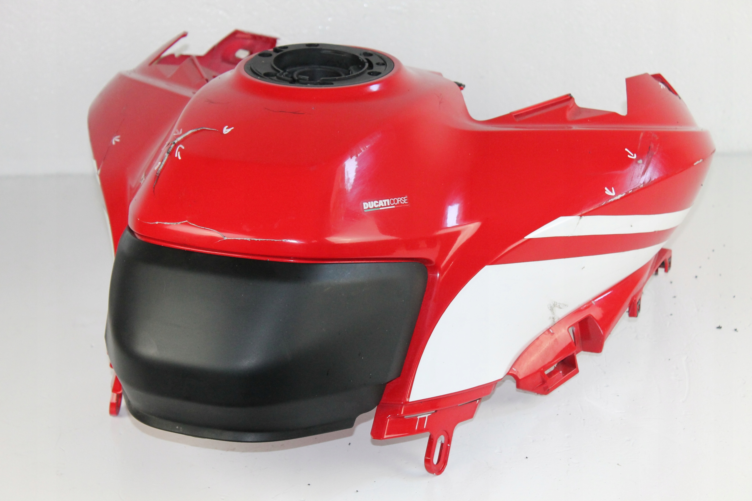 89 - DUCATI MULTISTRADA 1200 S ОБТЕКАТЕЛЬ КРЫШКА БАКА