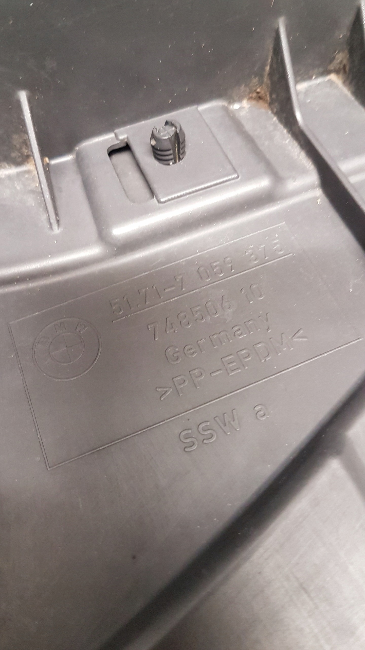 podblatník levý předek BMW 1 E81 E87 7059375