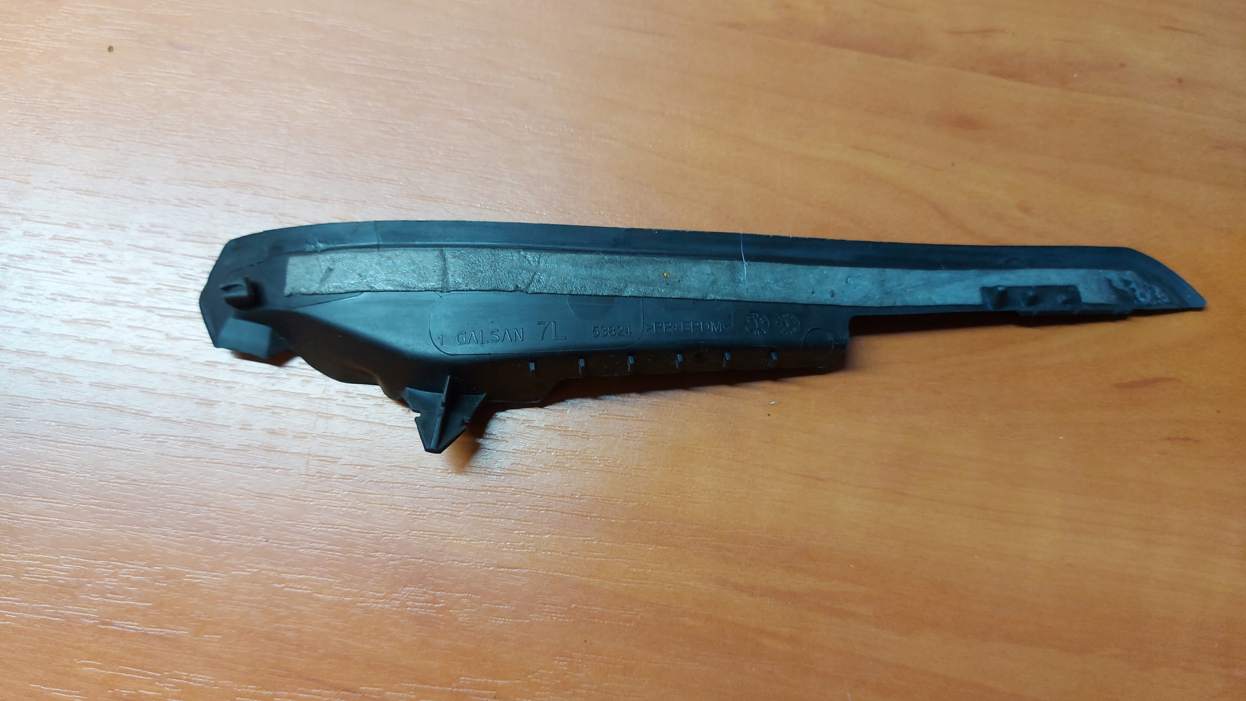 spoiler under the window left TOYOTA COROLLA E21 19