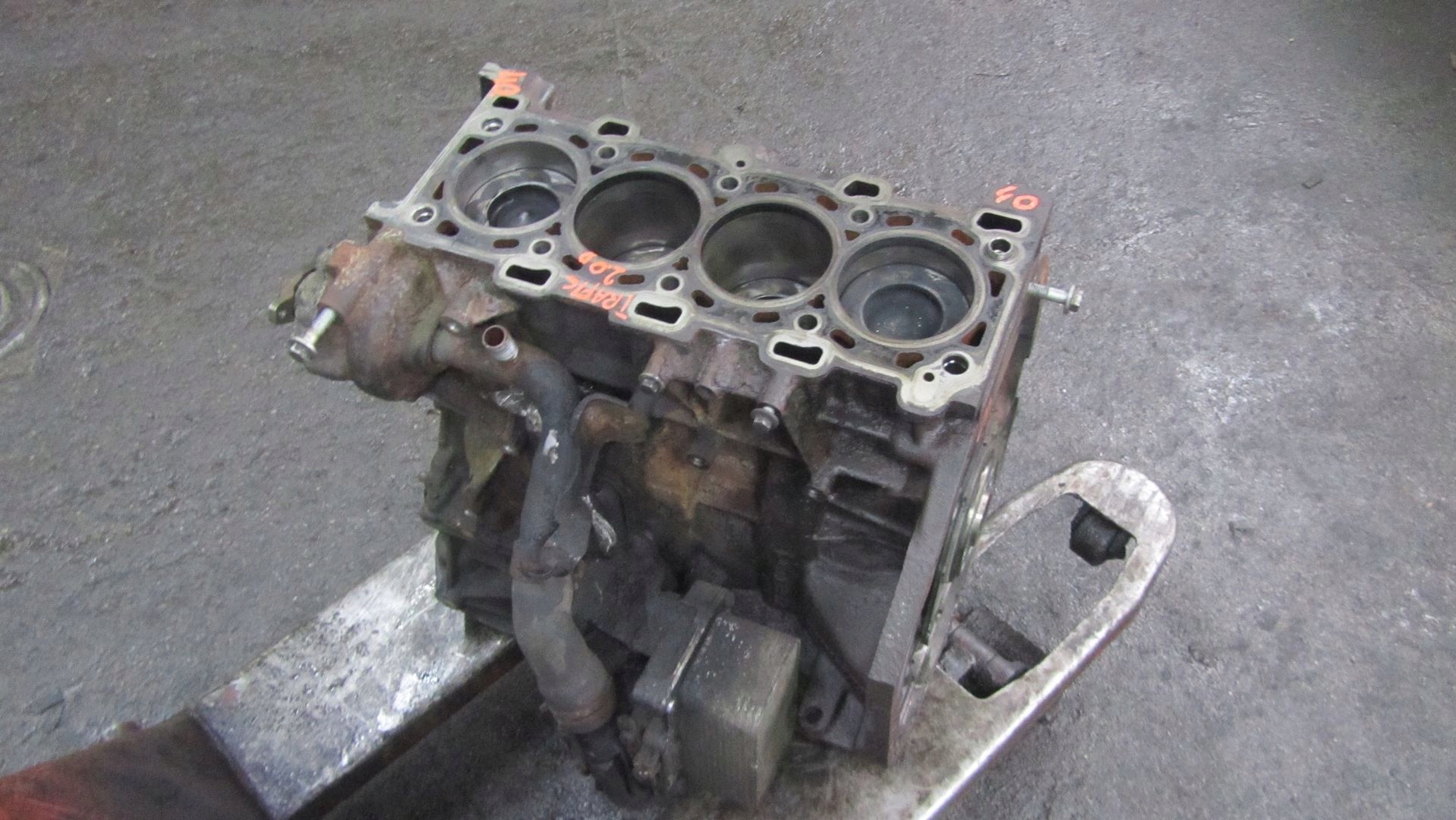 TRAFIC VIVARO II 2.0D BLOK SILNIKA DÓŁ M9R 06-