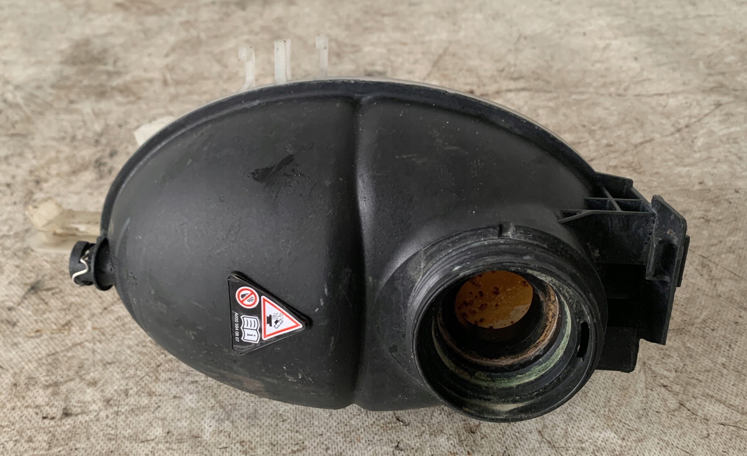 Réservoir eau MERCEDES 212 A2045000749