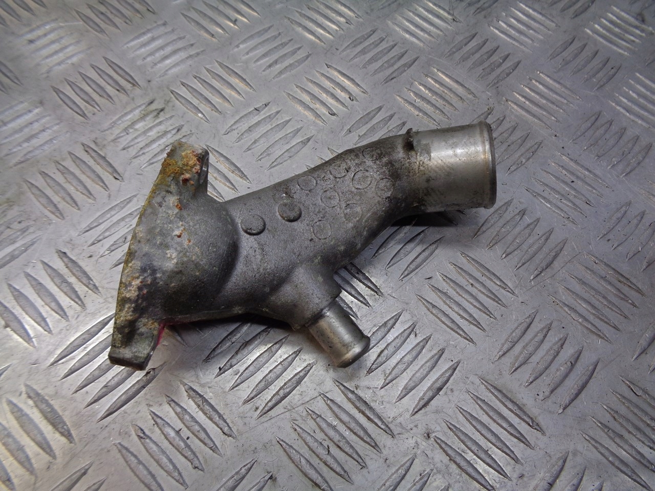 OBUDOWA TERMOSTATU TOYOTA AVENSIS T25 2.0 D4D