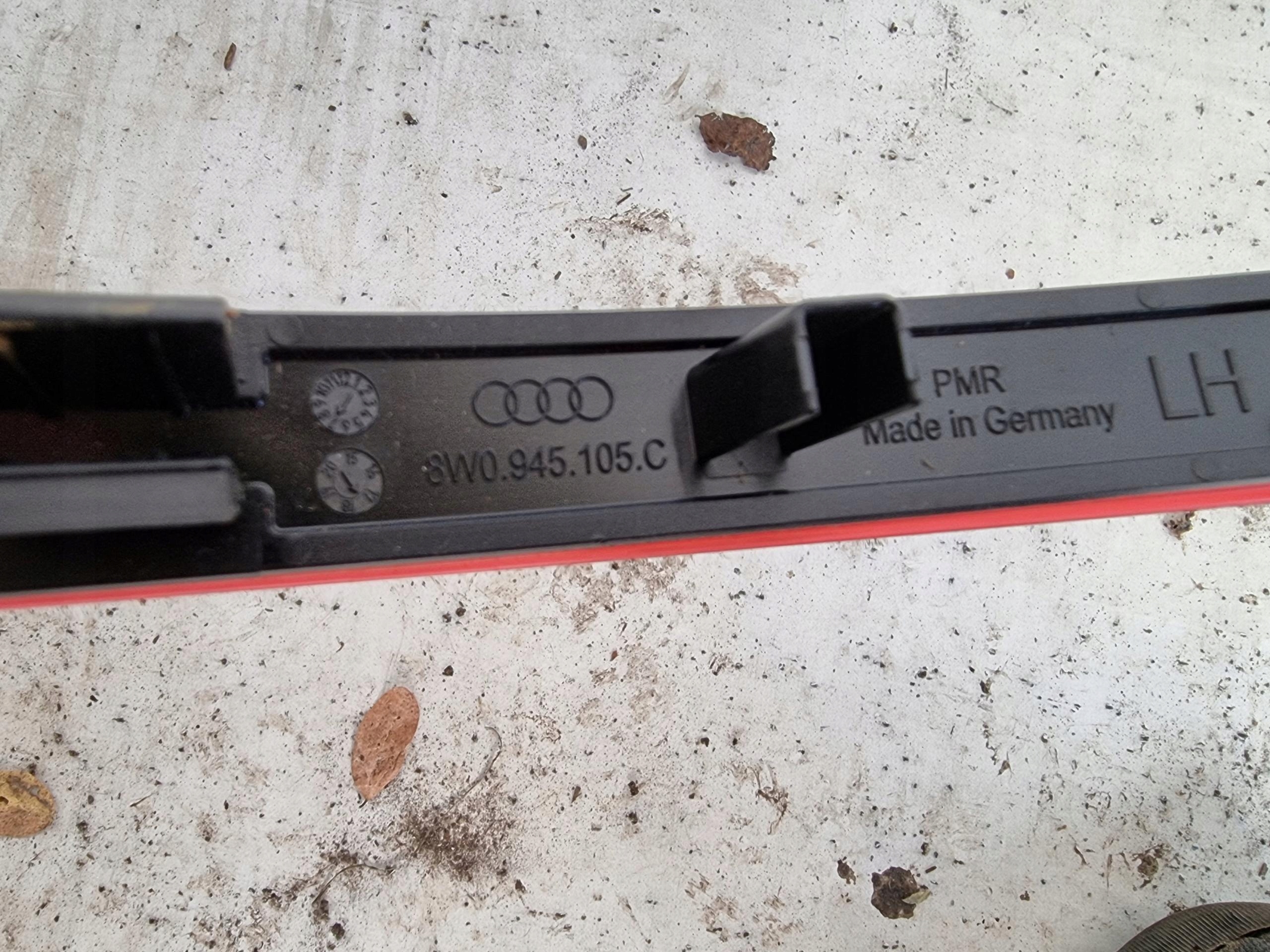 AUDI A4 B9 15-> ODBLASK left rear part rear 8W0945105C