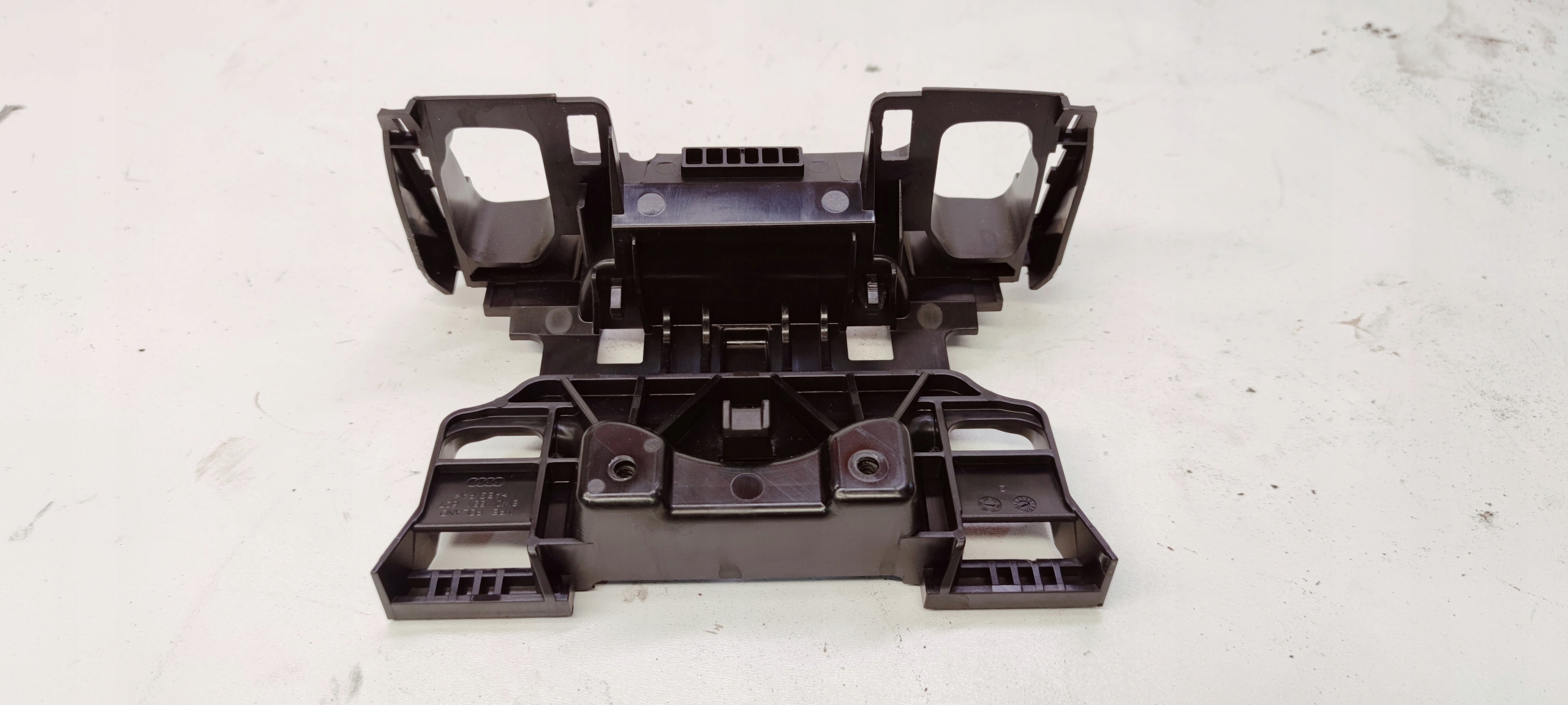 holder ZAGLOWKA front AUDI A4 B9 A5 8W0881627