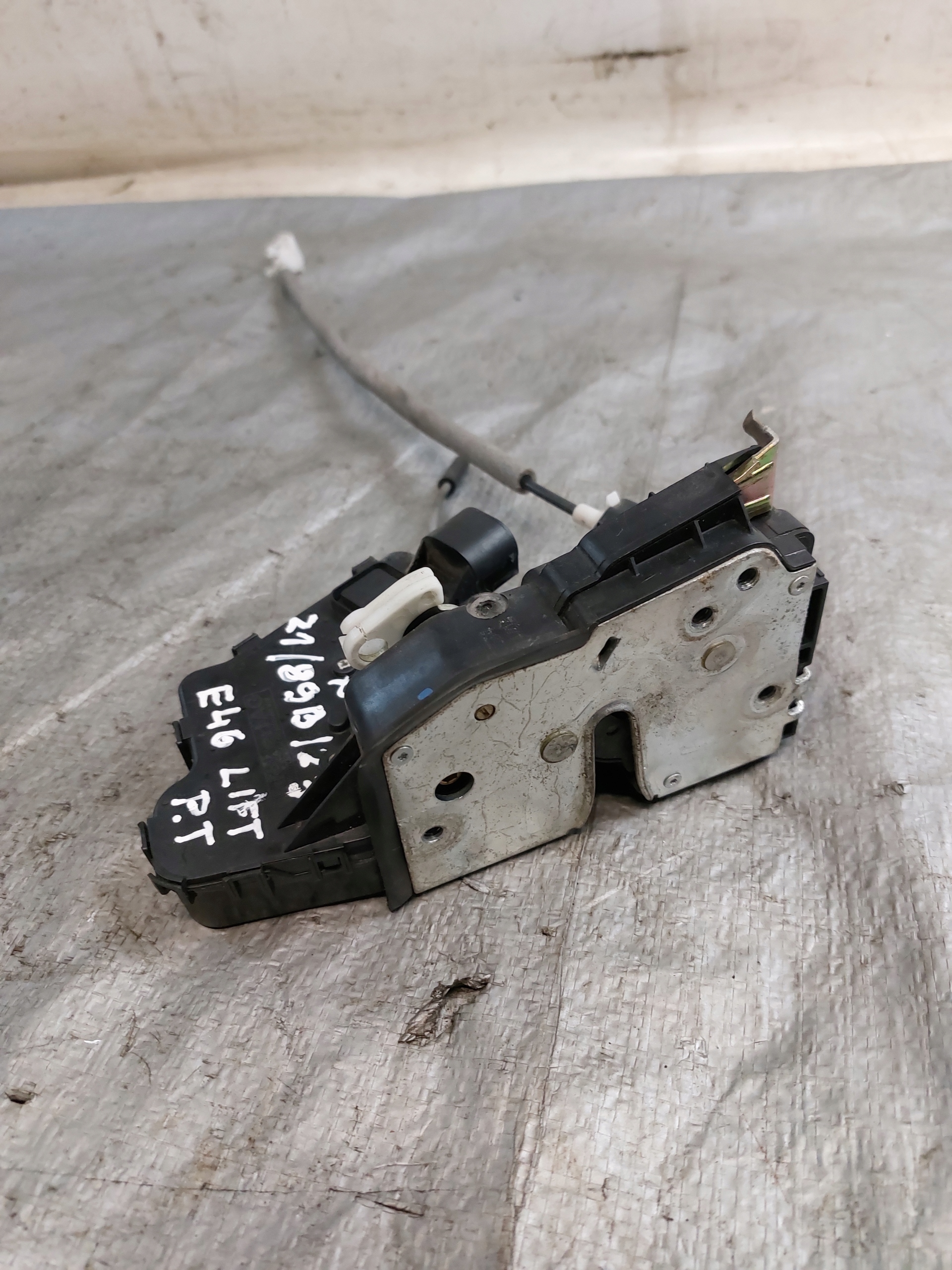 lock door right rear part BMW E46 LIFT 7 PIN