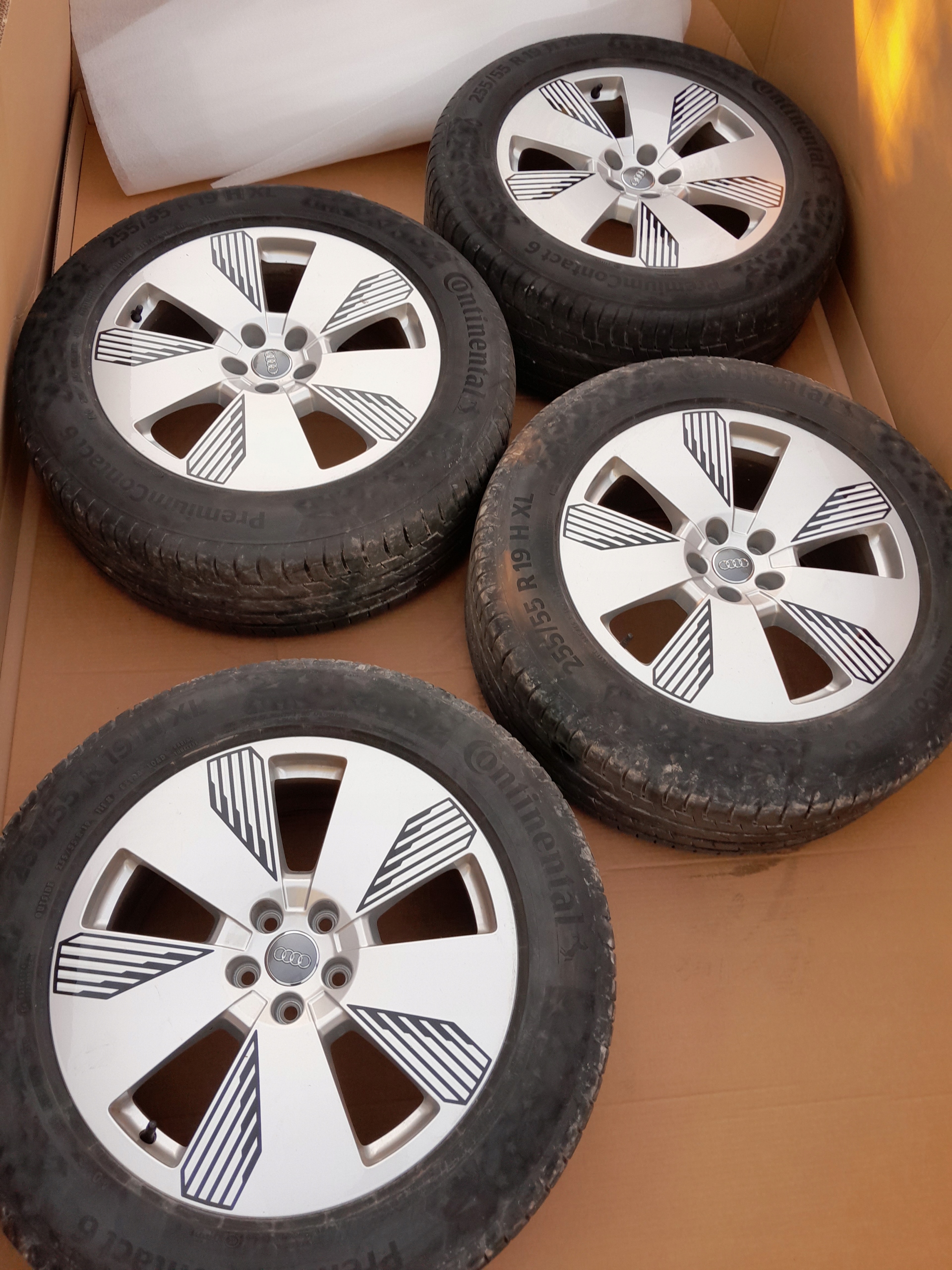 E-TRON Q7 Q8 колісні диски з шинами 19