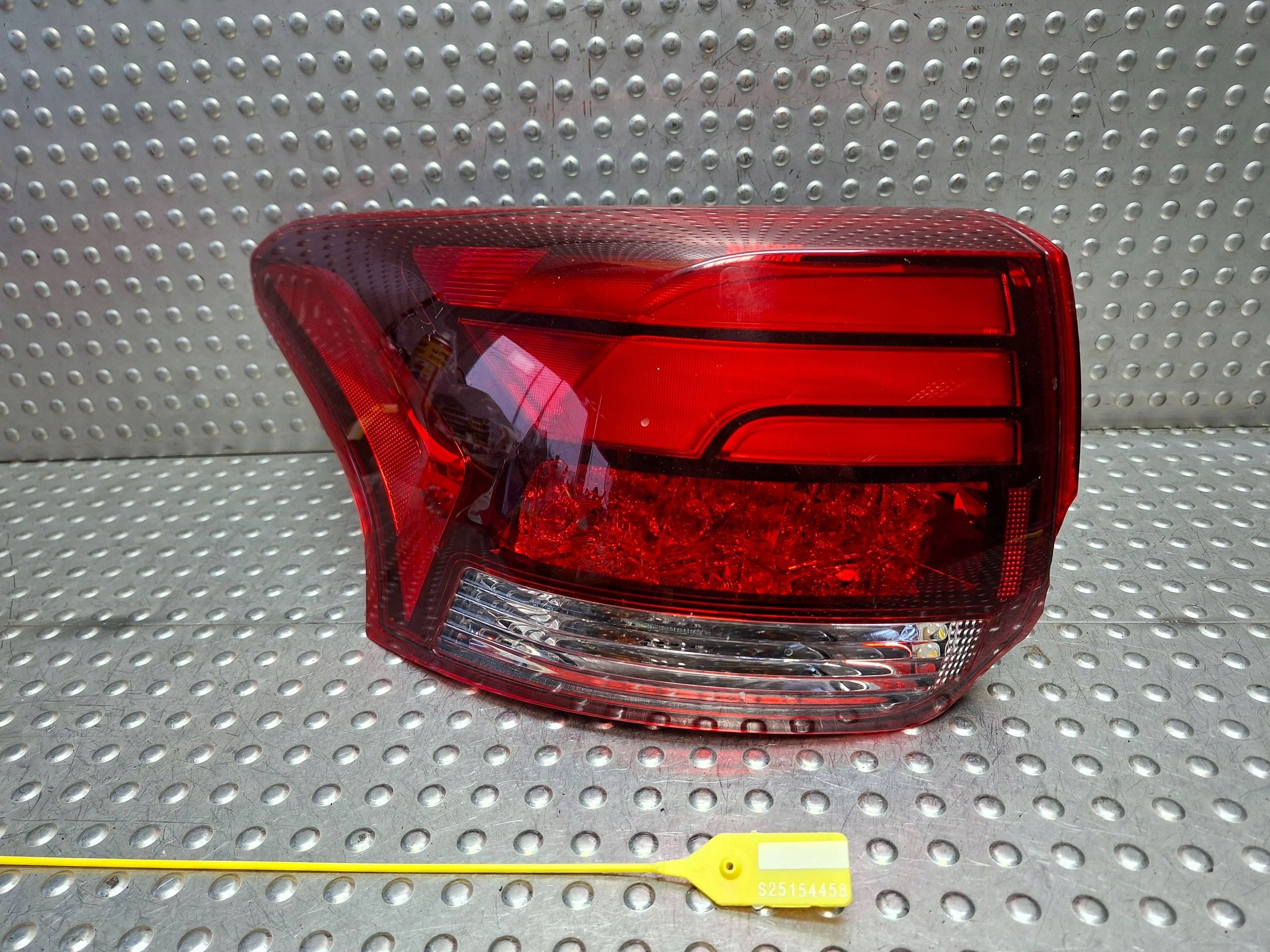 light rear part right MITSUBISHI OUTLANDER III LIFT 15