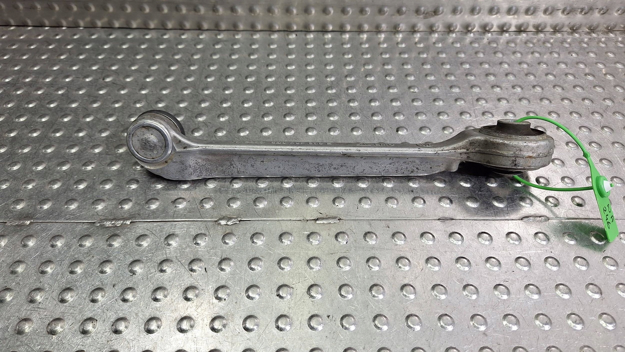 arm right front upper OE 8D0407508E AUDI A4 B6 A6 C5 PASSAT B5 SUPERB and