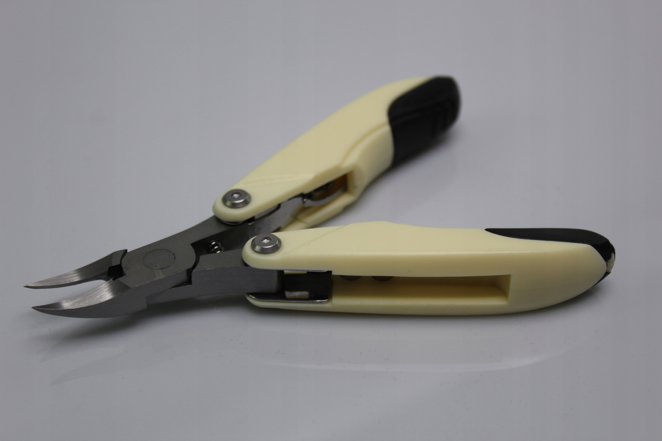 CĘGI DO PAZNOKCI-SKŁADANE- BIAŁE Kod producenta B12