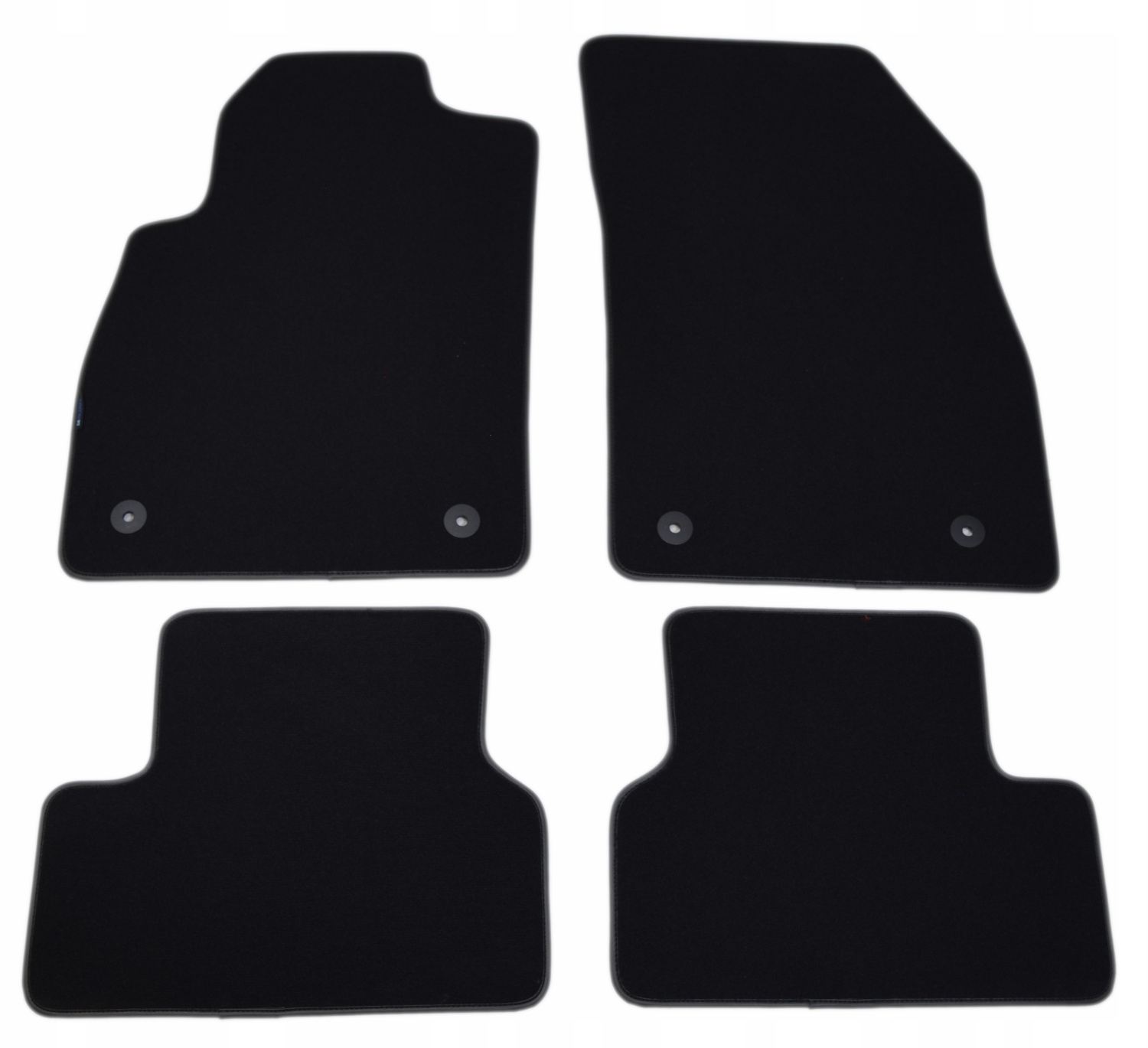 Čierne velúrové koberce Platinum pre Chevrolet Cruze z roku 2009-2014.