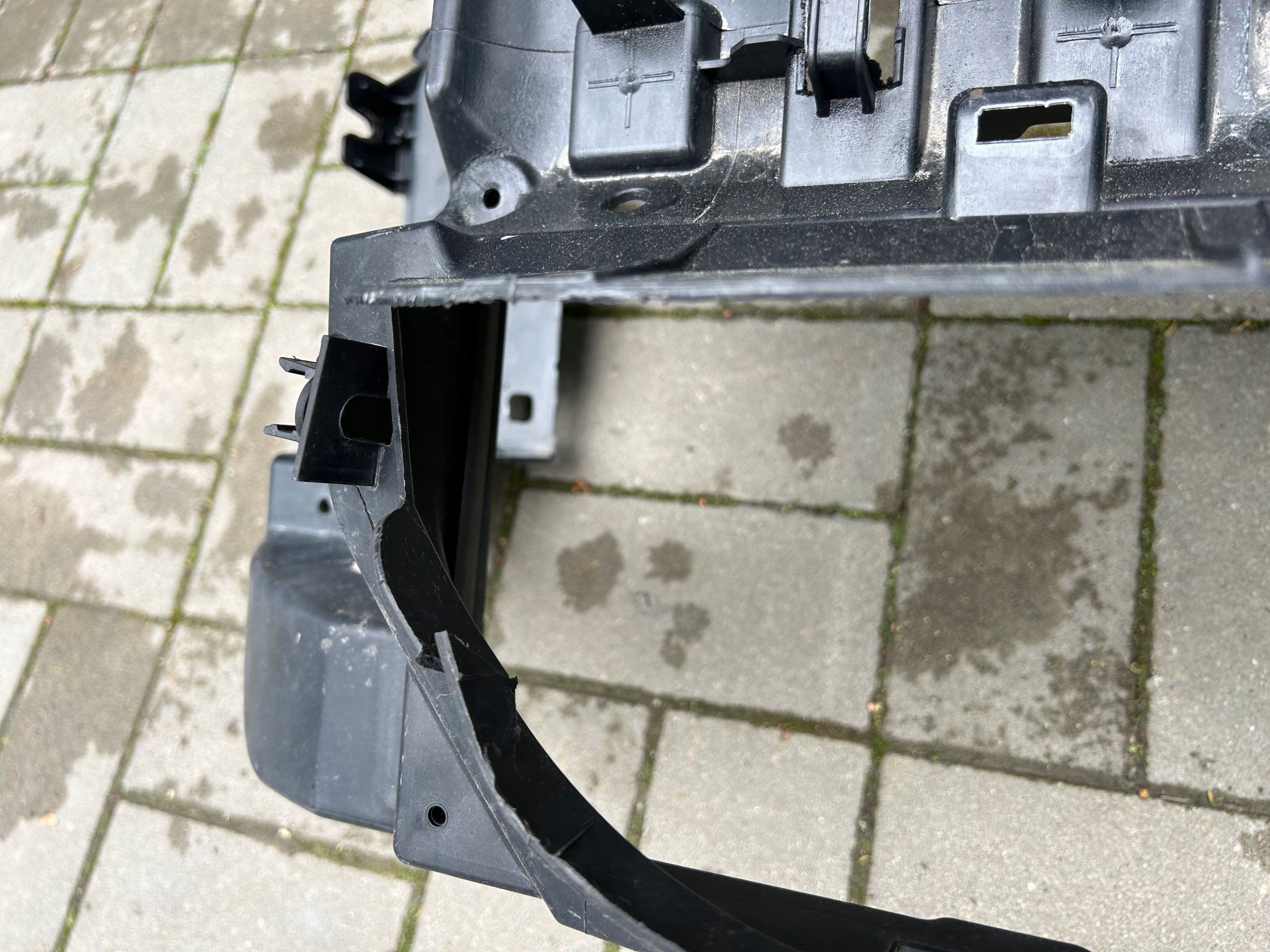 Bmw X1 E84 support panel for radiators pillar iron