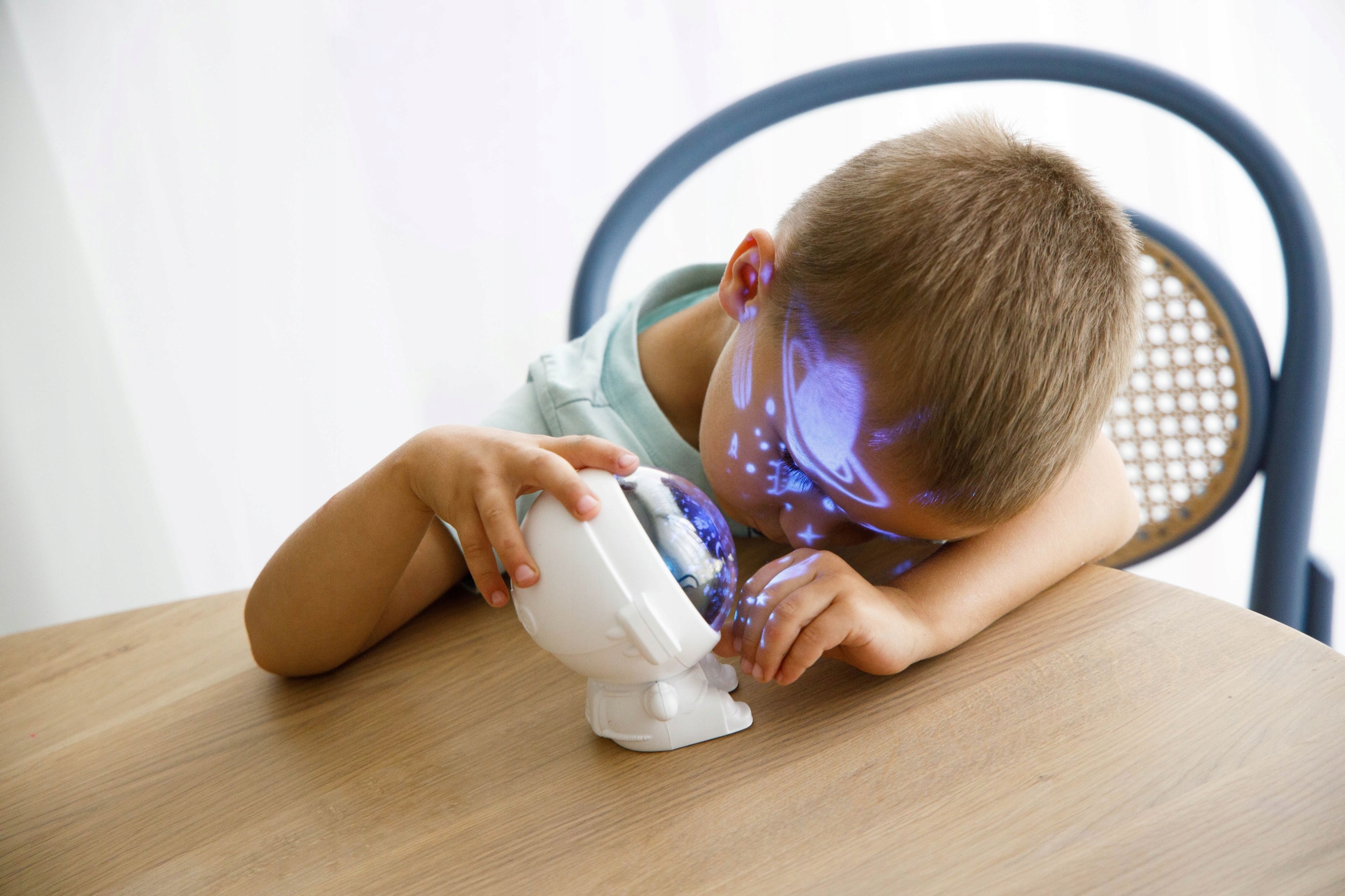 Projektor gwiazd lampka nocna InnoGIO Astronaut Stan opakowania oryginalne