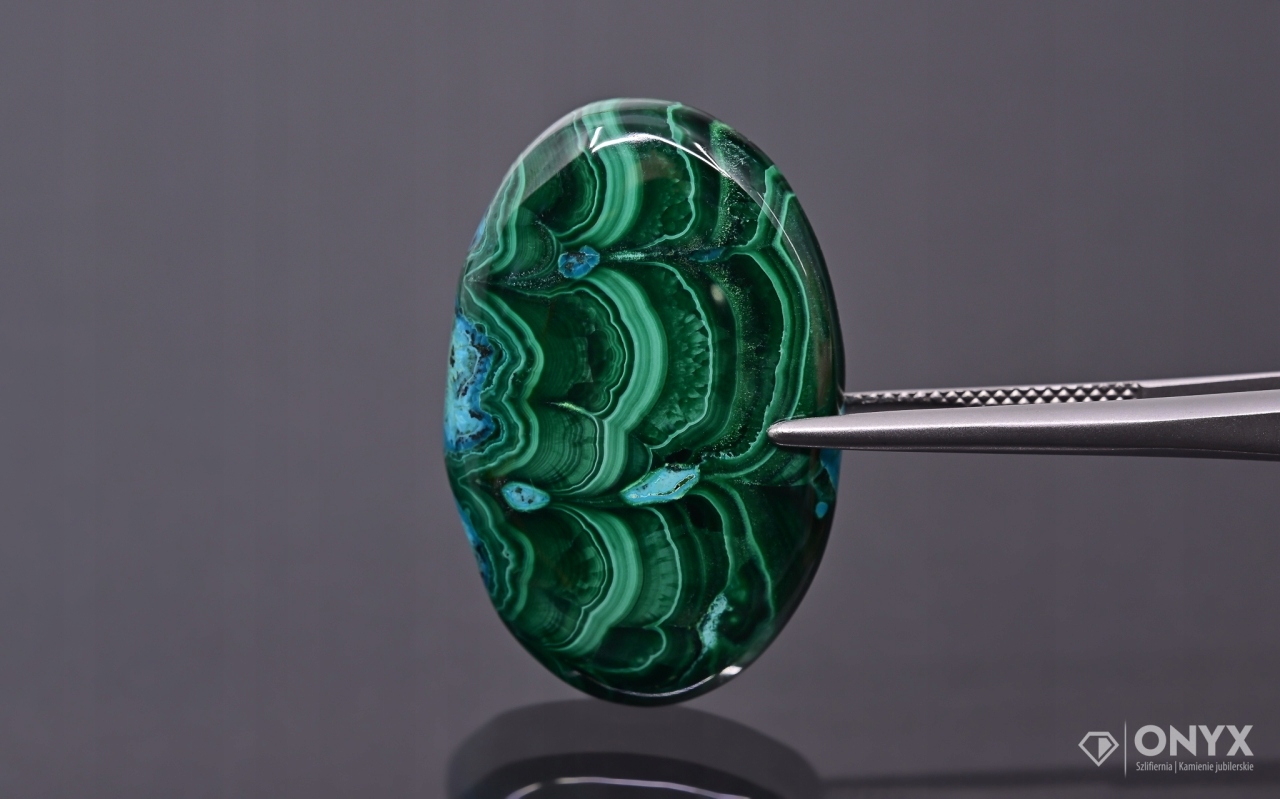 Chryzokola konvexní mělký ovál 33x21,5 mm