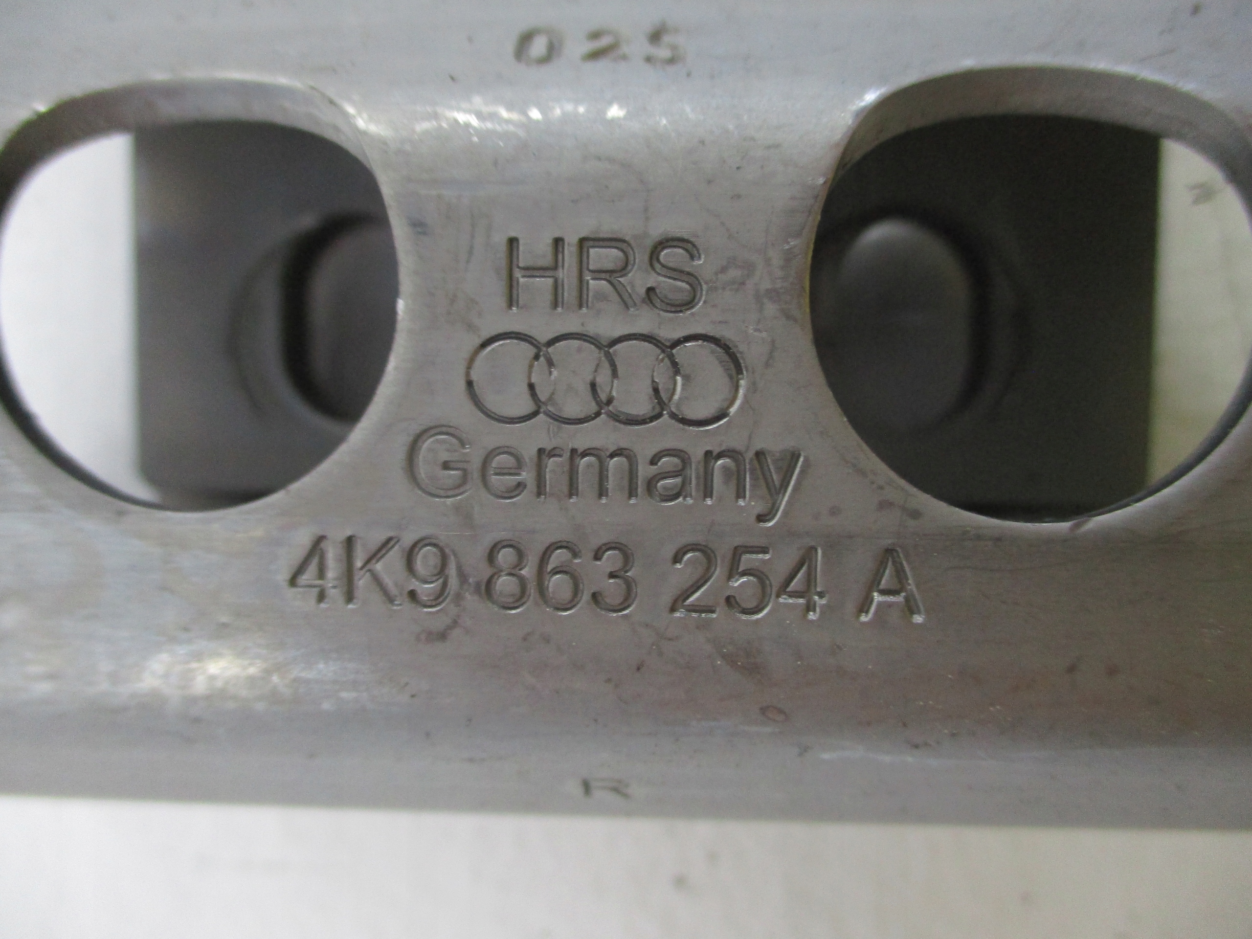 holder boot AUDI A6 4K0 4K9863254A