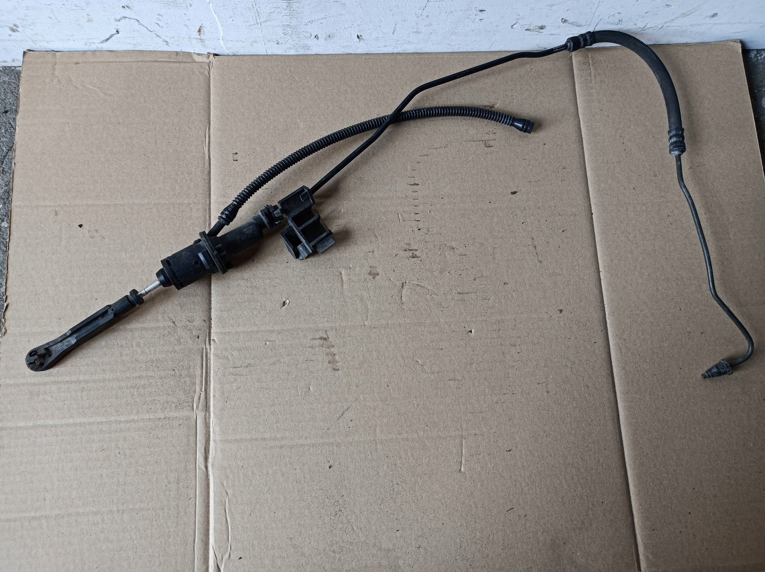 Wysprzeglik Pompa Peugeot 307 9681001580