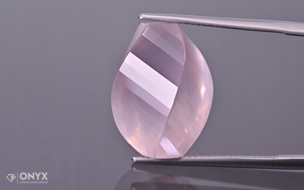 Růženín fazetovaný nepravidelný 18,5x11 mm