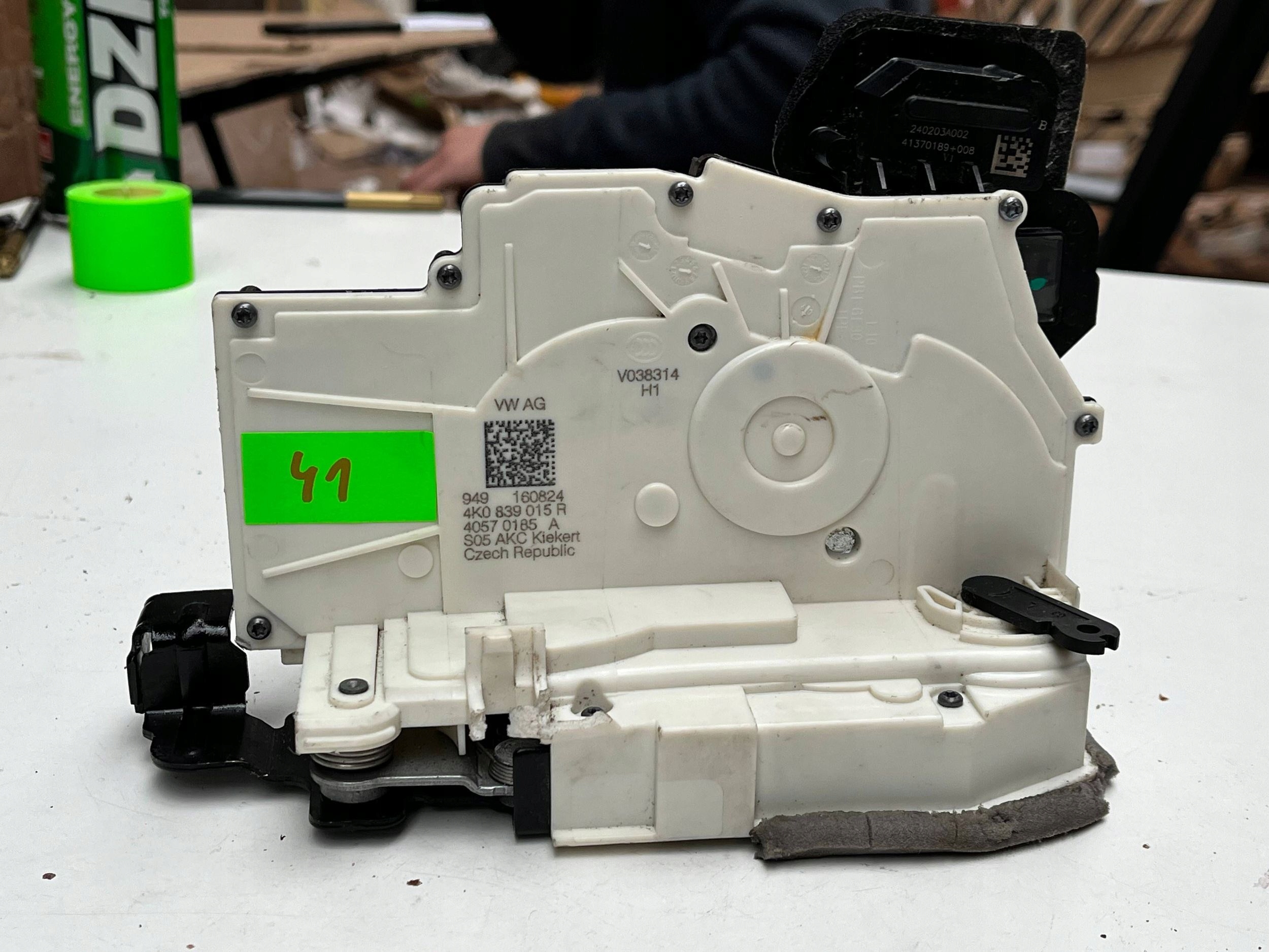 AUDI A6 C8 lock door left rear part 4K0839015R !J