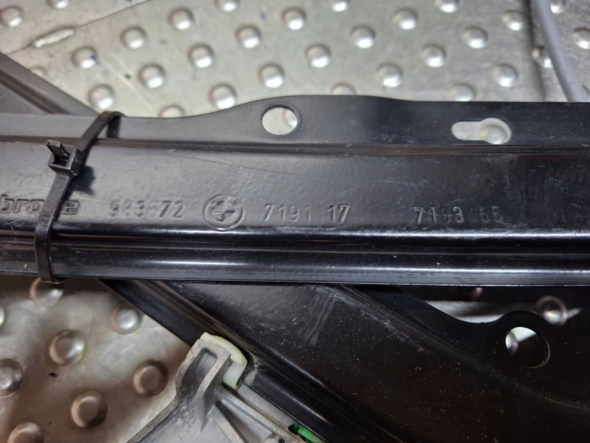 window regulator left front 7191117 BMW 3 E93 E92