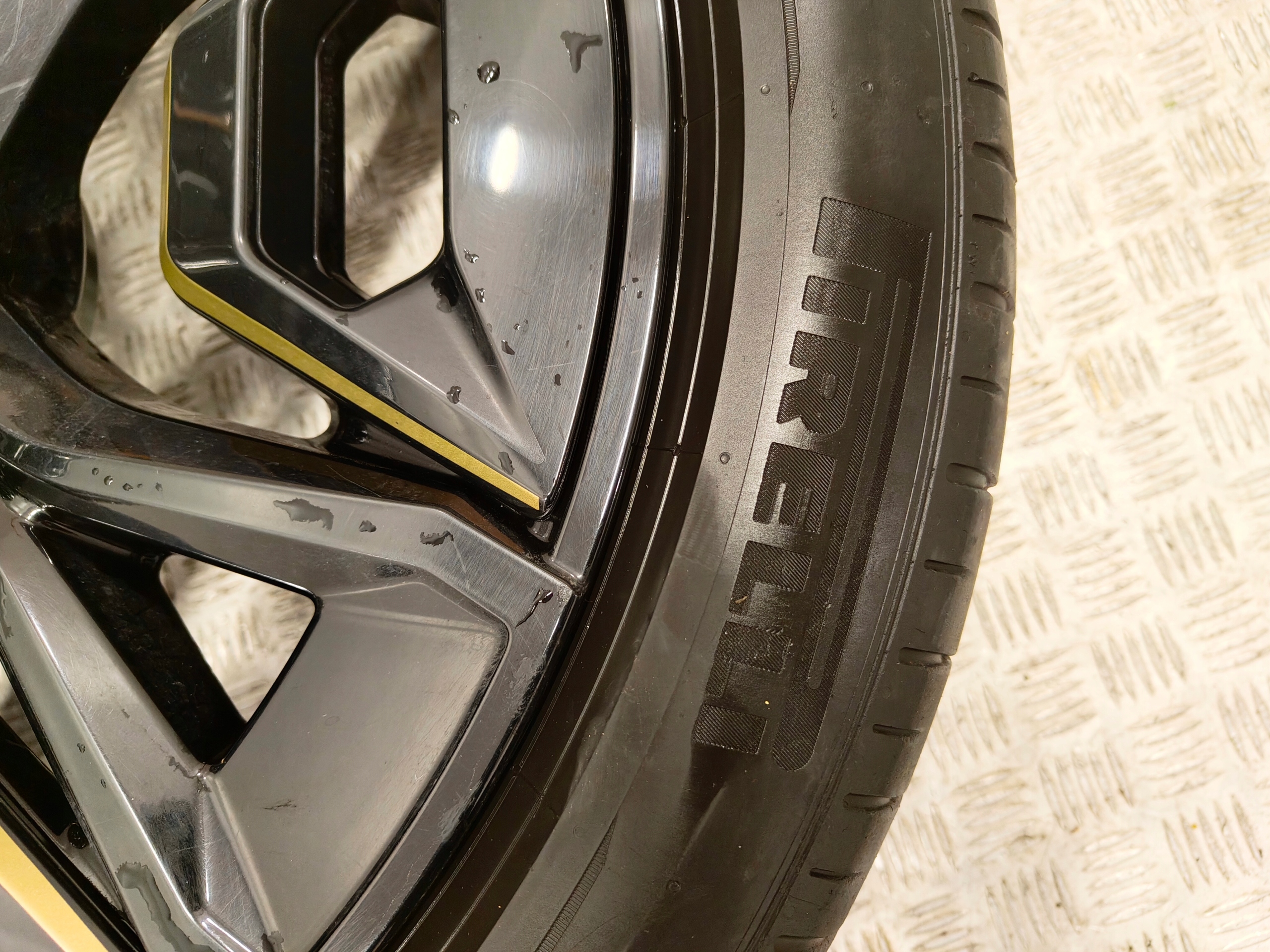 BMW iX i20 wheels discs 22 CALE tyres summer PIRELLI 275/40R22 m-packet