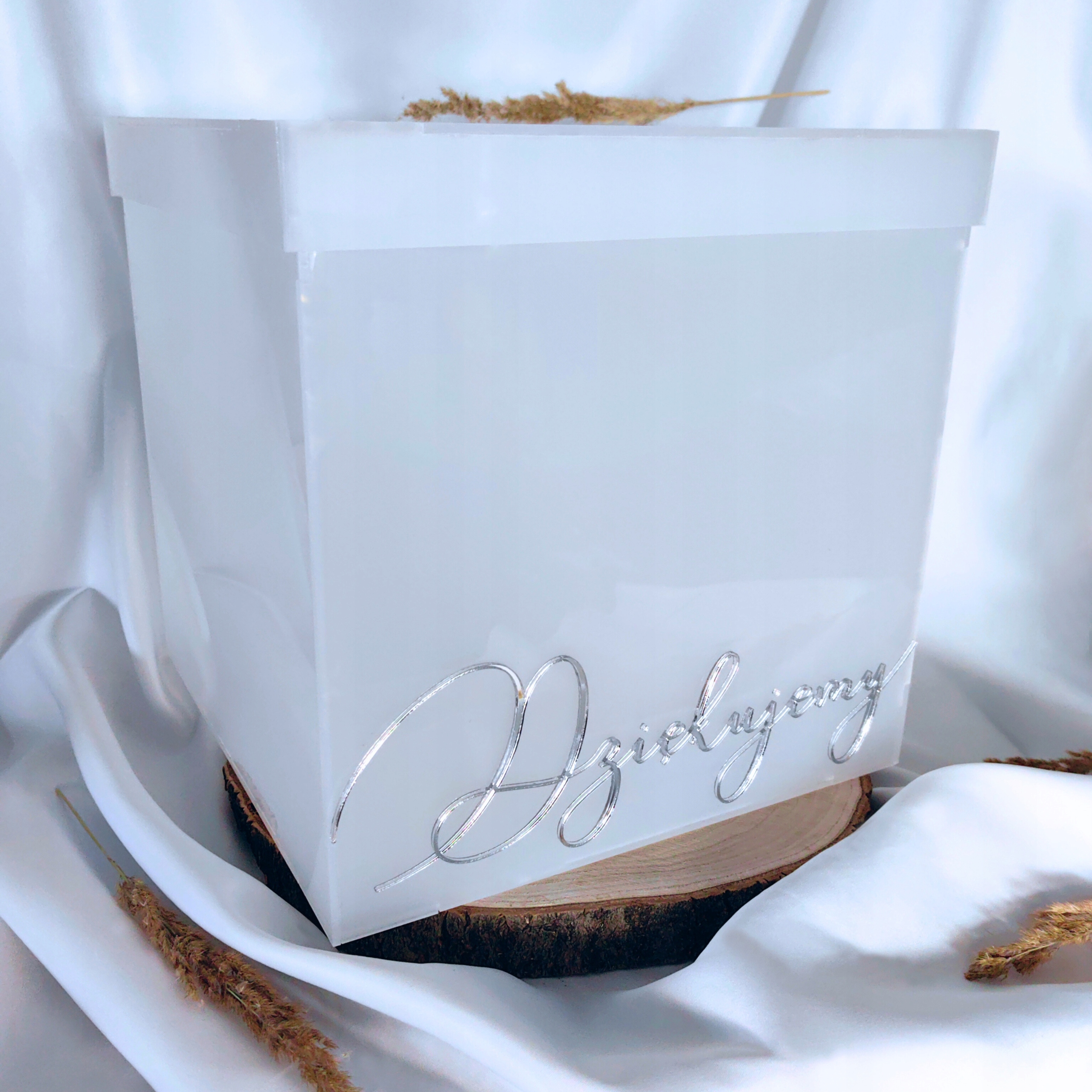 Duże pudełko/skrzynka na koperty z plexi satynowej + napis złoto/srebro