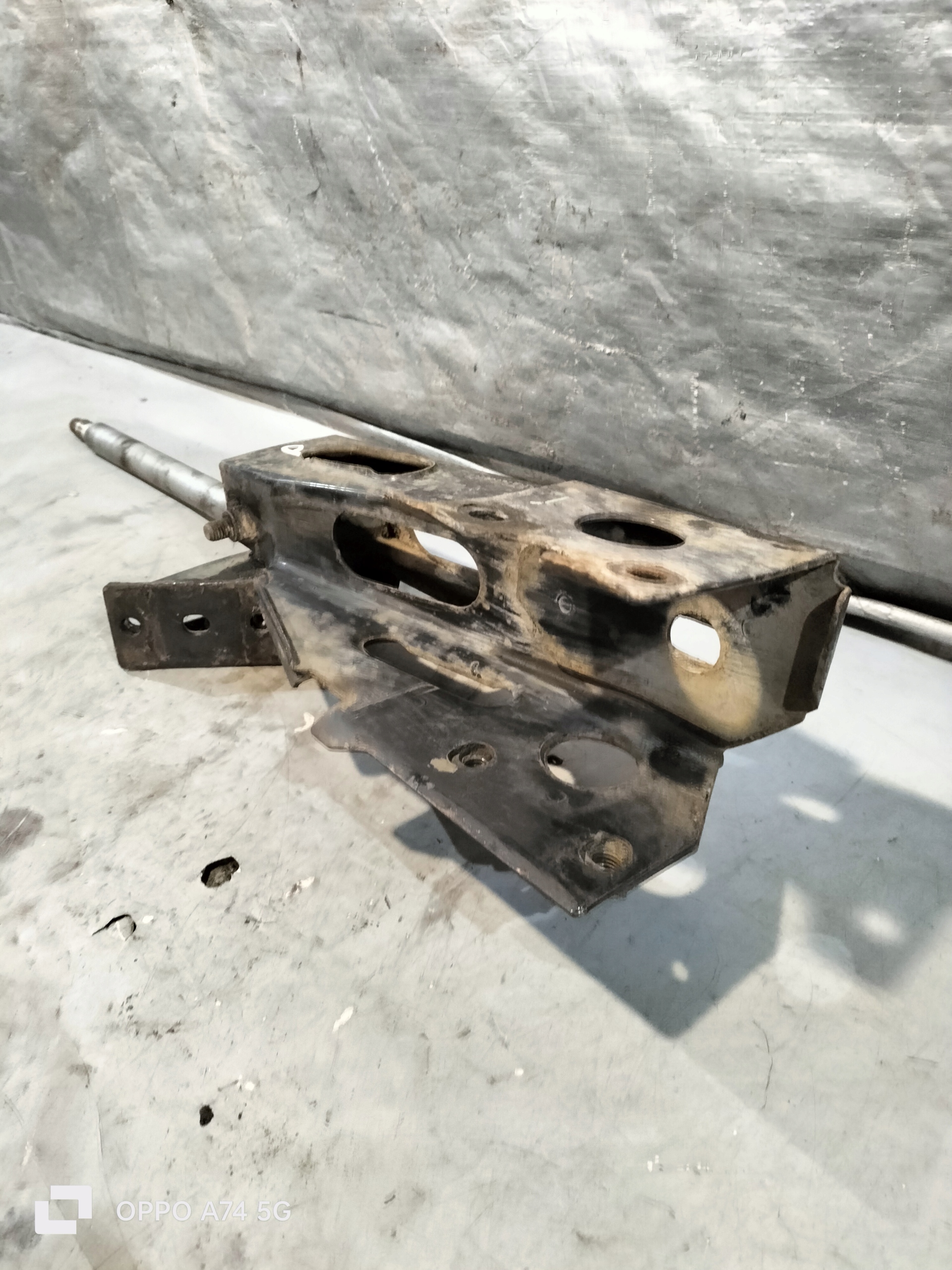 Schraube MOCUJACA Querlenker rechts vorne NISSAN INTERSTAR 2.5DCI 7700308893 A