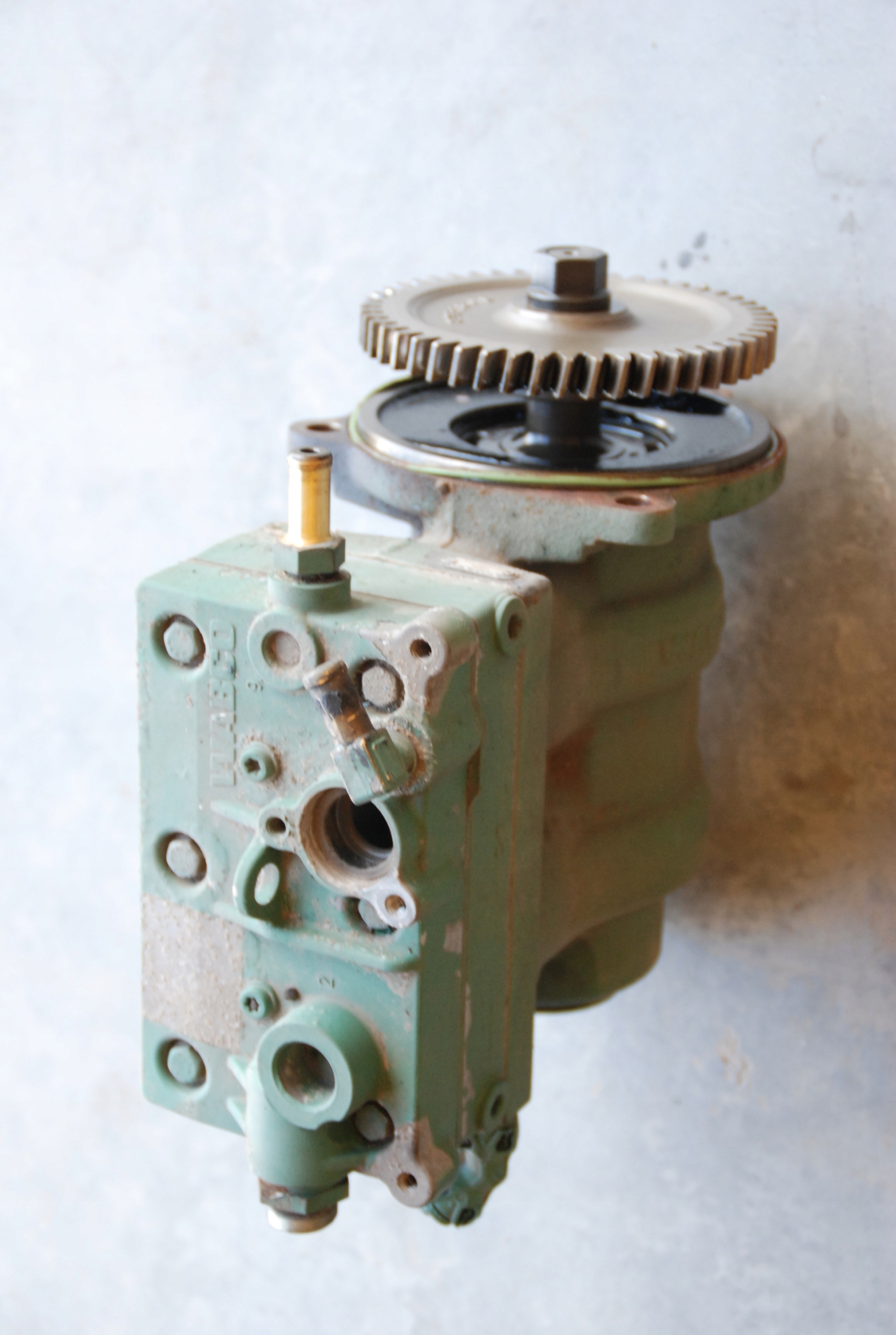 KOMPRESOR SPREZARKA POWIETRZA VOLVO FH 4 FM 4 Car type Trucks