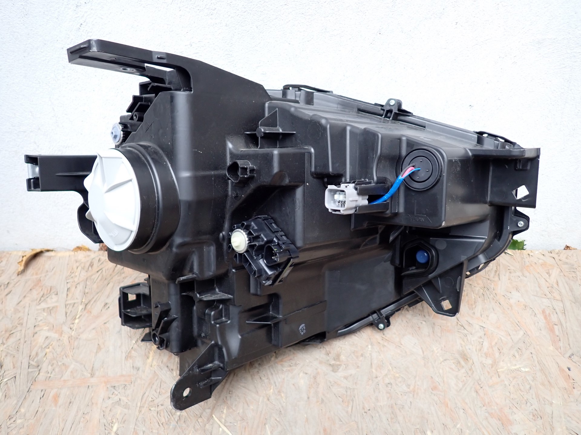 light left REFLEKTOR left MITSUBISHI ECLIPSE CROSS GK LIFT 2022