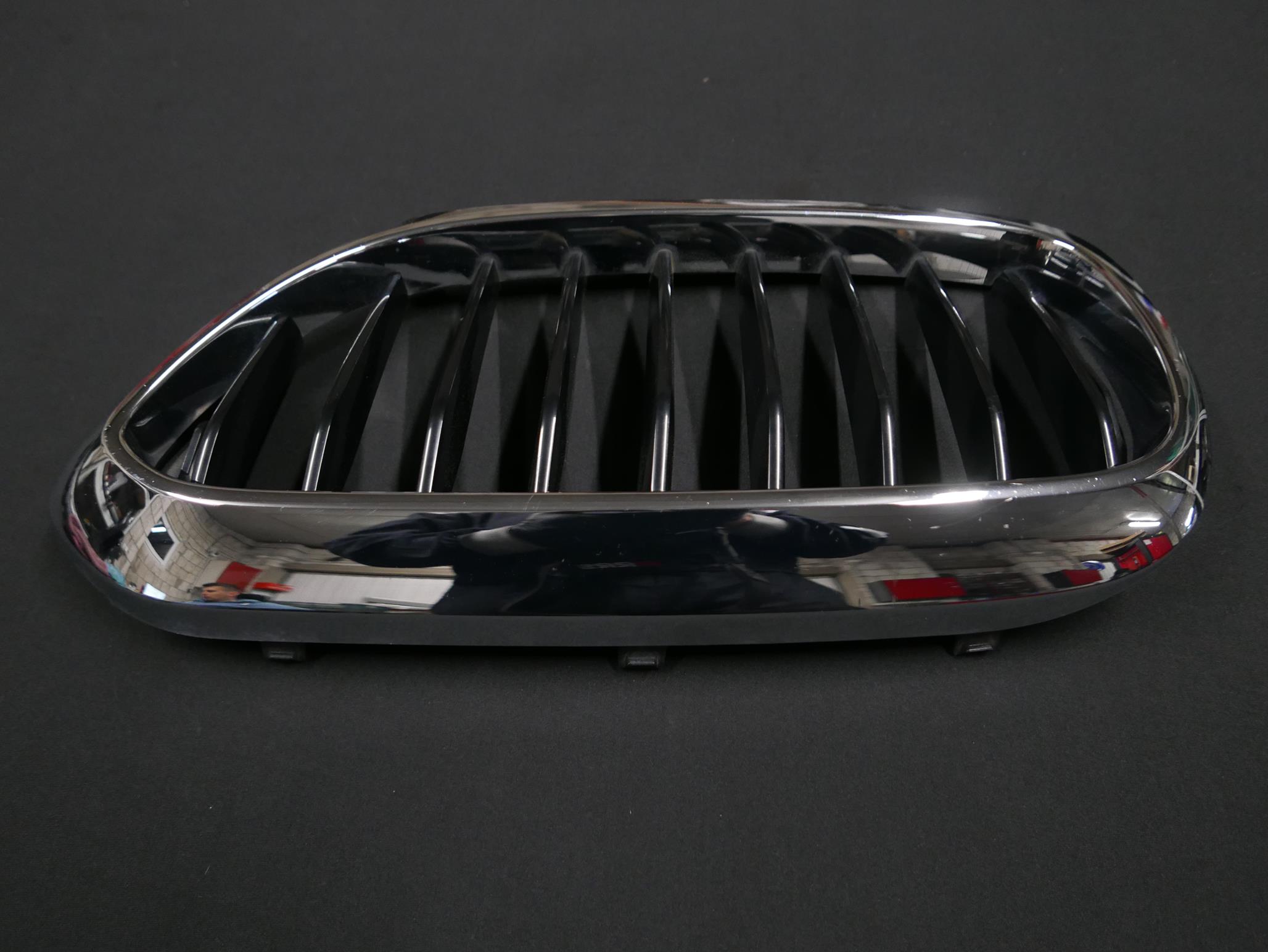 BMW G30 G31 решетка радиатора ноздря левая