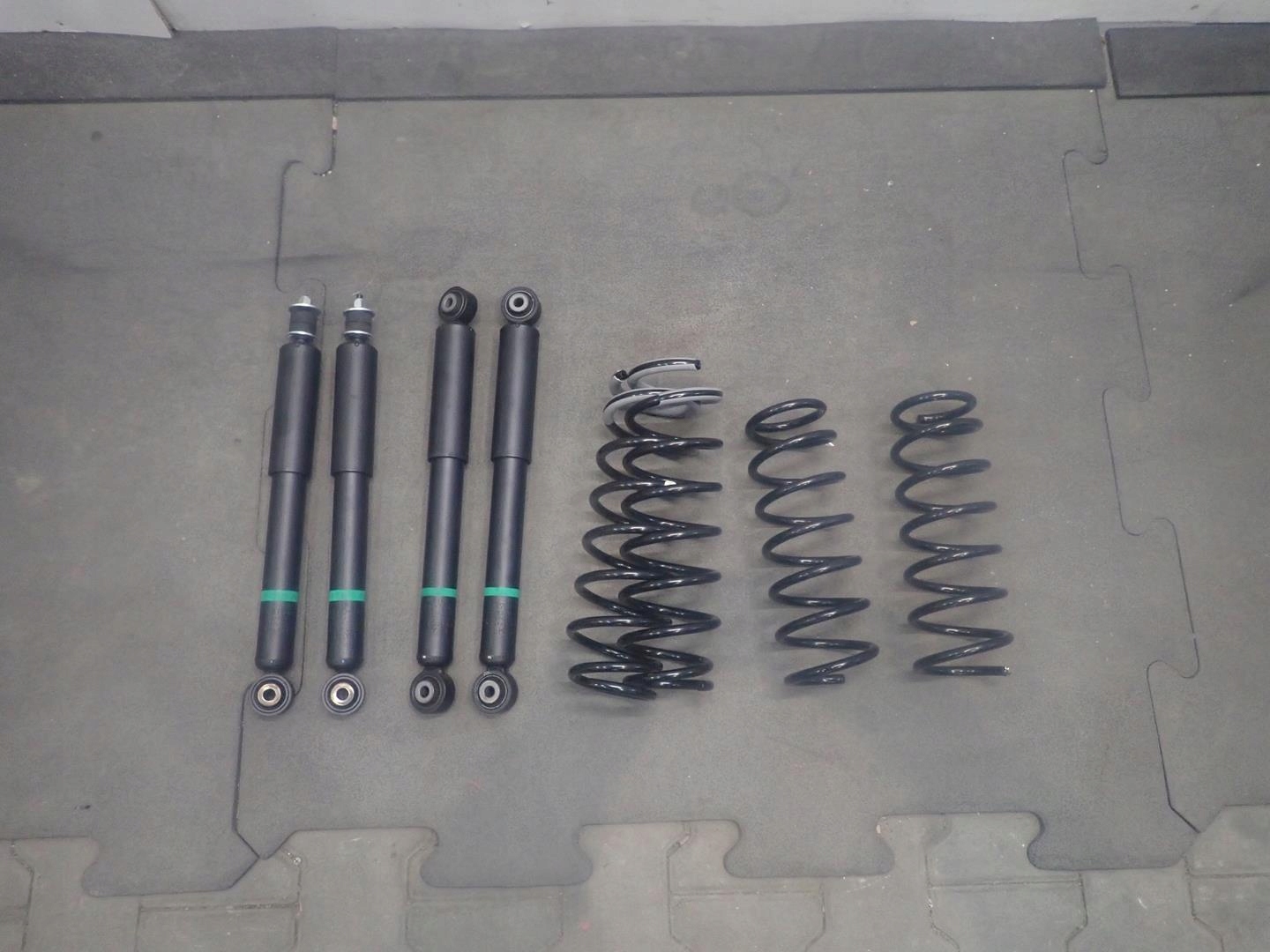 SOSPENSIONE MOLLE AMMORTIZZATORI SUZUKI JIMNY 18