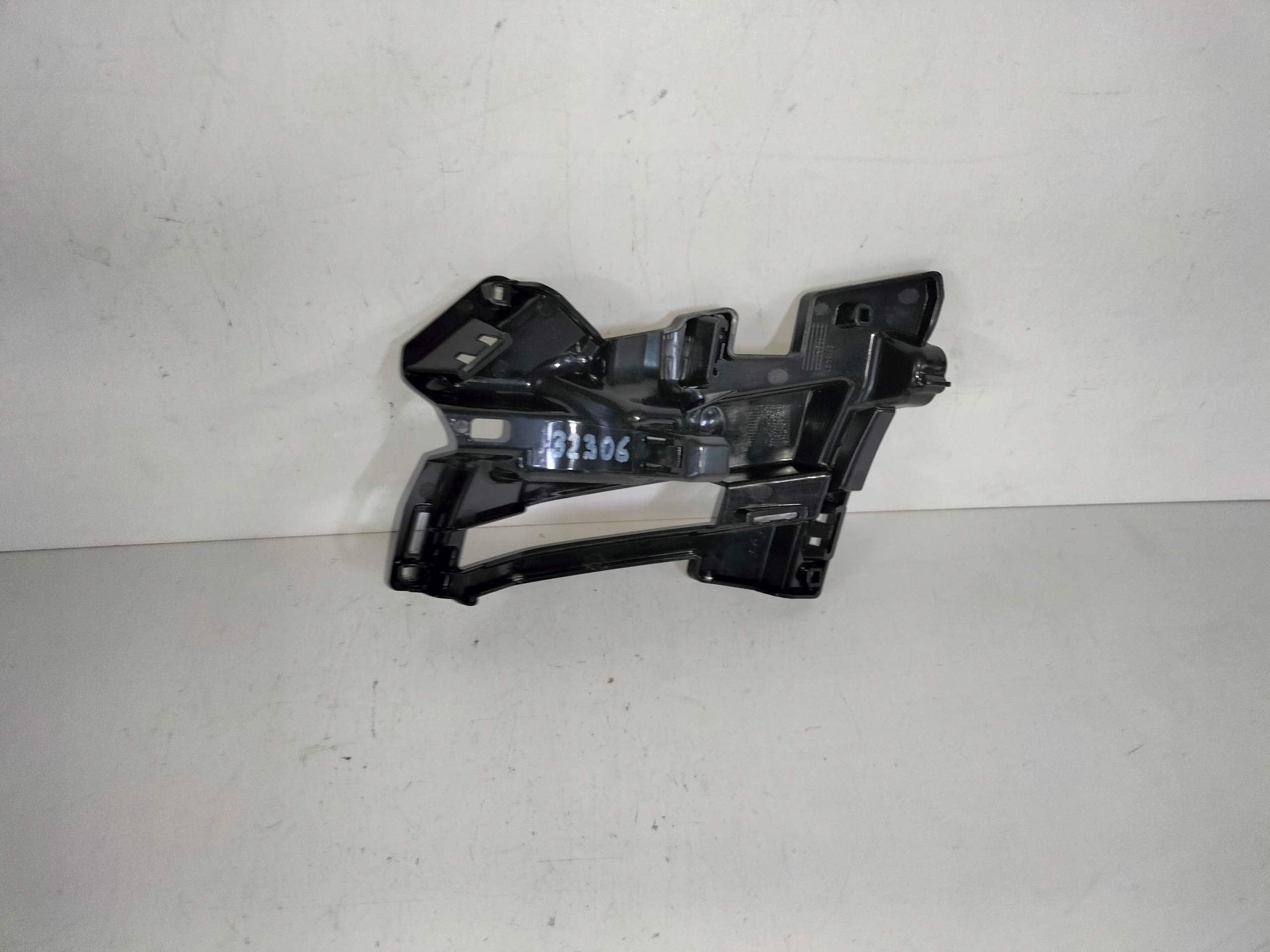 support holder of a bumper front left SKODA KODIAQ 16- below atrape
