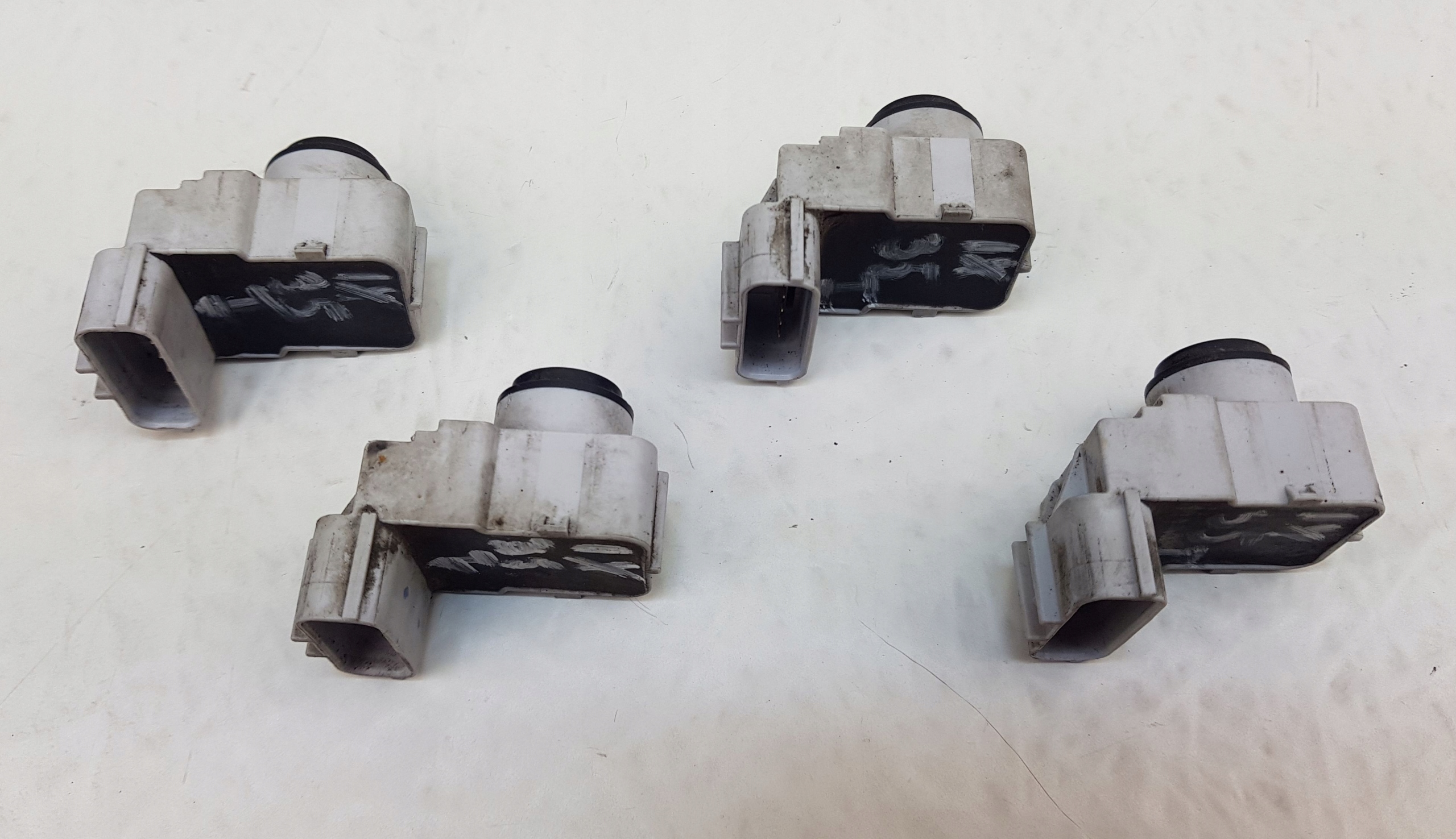 957201r001mzh. 957202p5503d. Датчик парктроника era 566047. Датчик парковки хендай. Зеленый датчик хендай элантра ad.