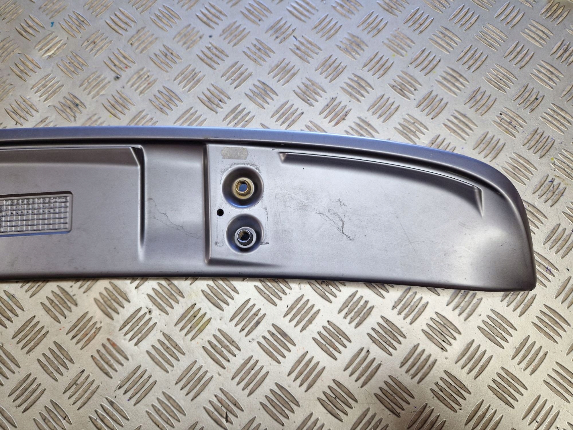 SPOILER LOTKA DU CAPOT ASTON MARTIN VANTAGE V8 2005R->