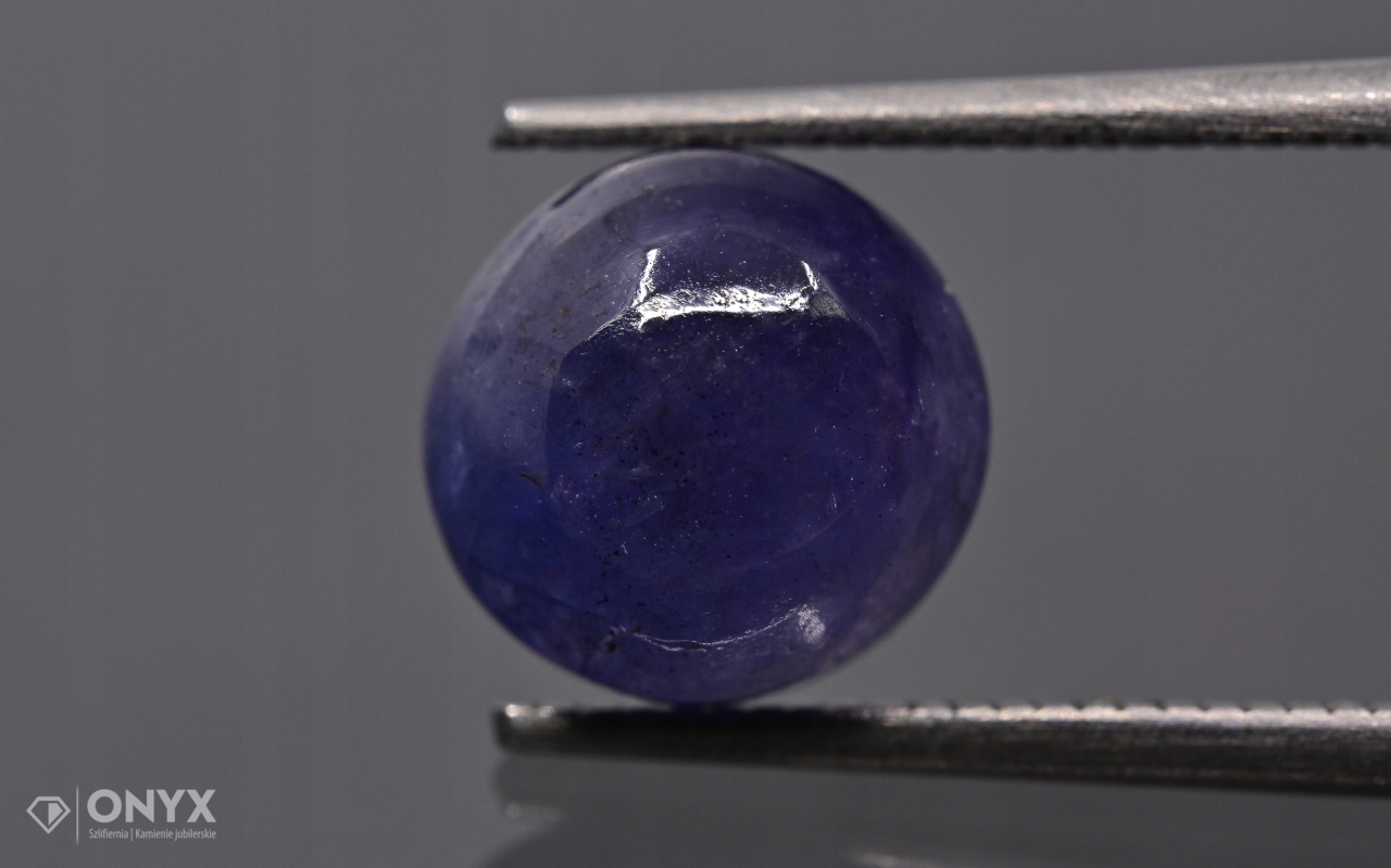 Tanzanit kabošon kulatý fi 8,2 mm