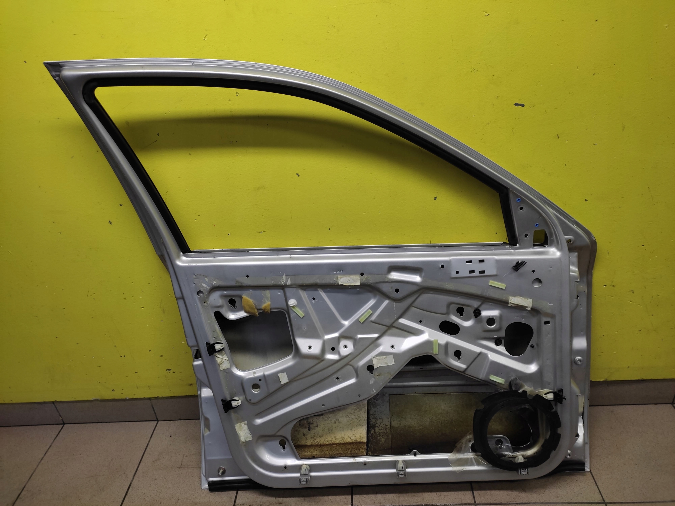 SKODA OCTAVIA and door left front LAKIER 9102