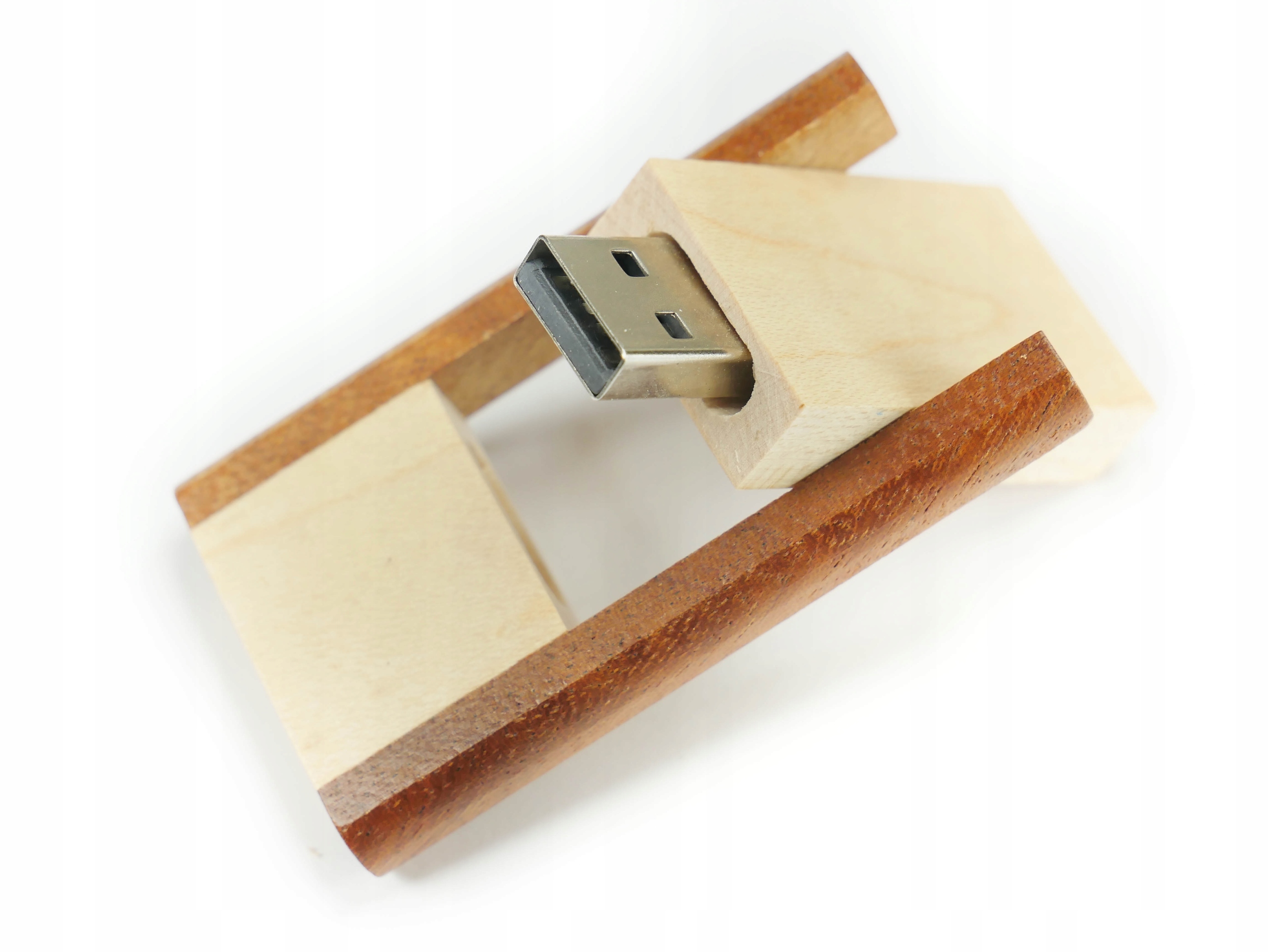 PENDRIVE 32GB 2.0 DREWNIANY+GRAWER Pojemność 32 GB