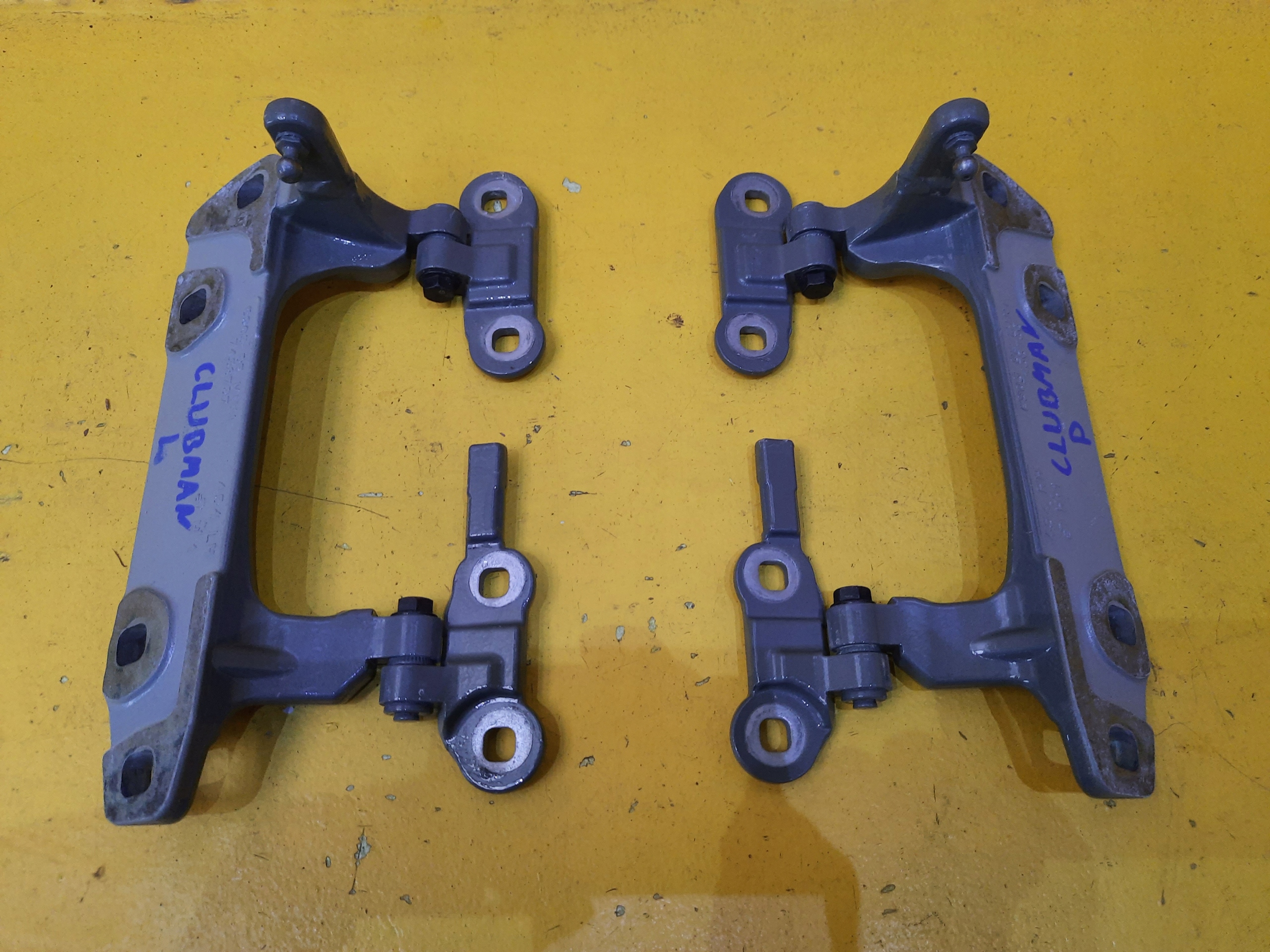 Мини CLUBMAN F54 задняя левая дверная петля B71 7438737