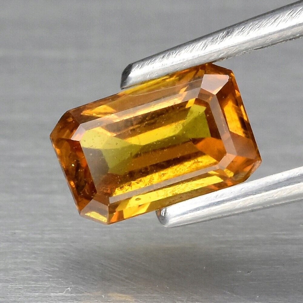 Safír 0.73ct Oranžový Emerald eCertifikát Wbd