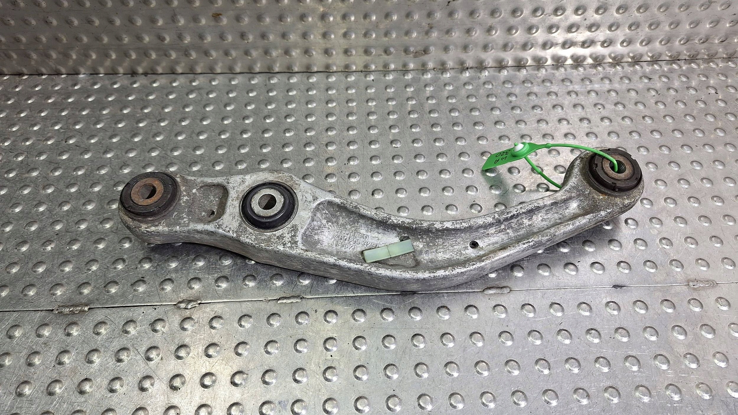 Querlenker rechts heck 4D0505323F AUDI A8 D2