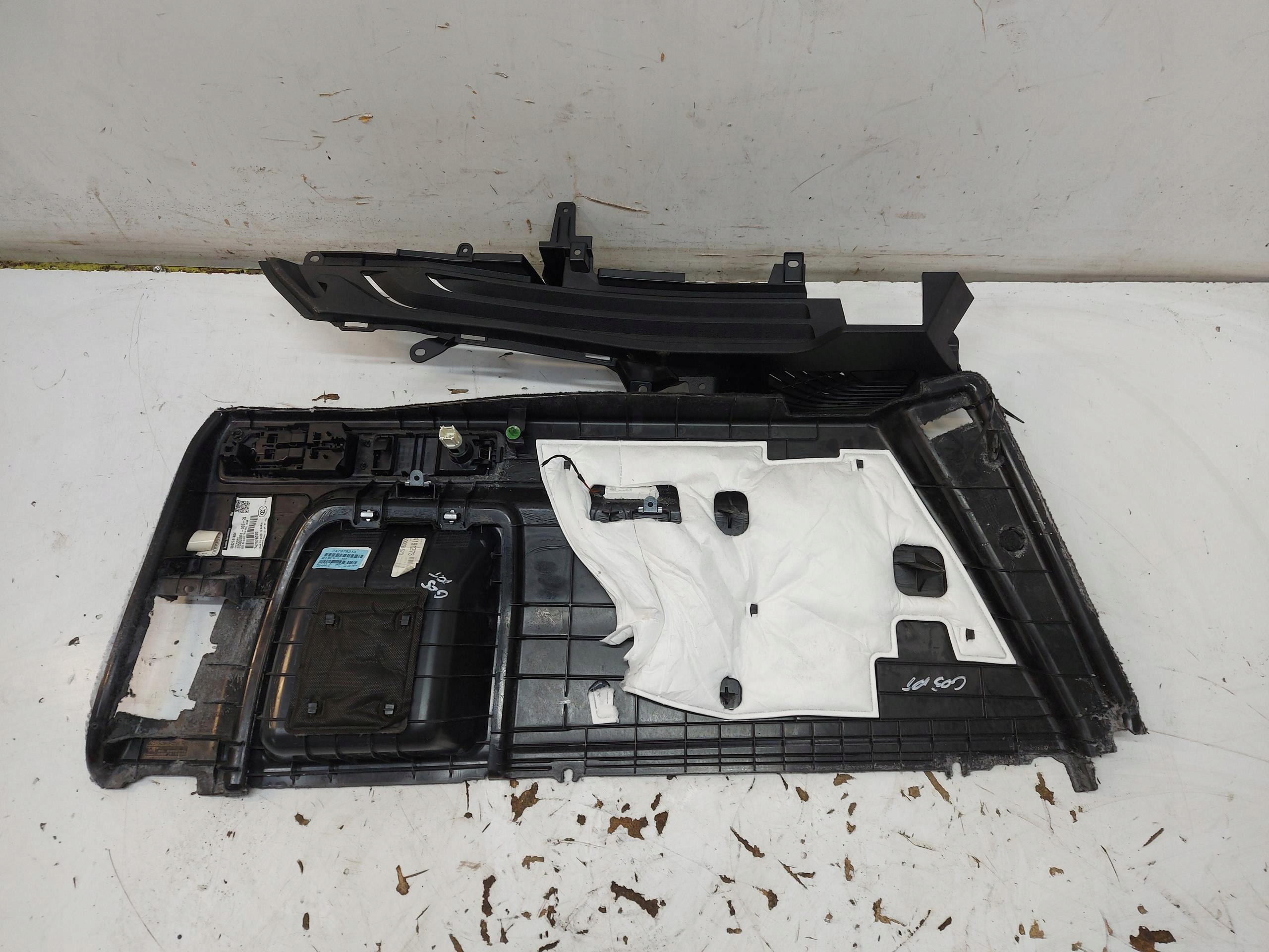 BMW G05 X5 3.0d 2019r. TAPICRKA boot right rear part