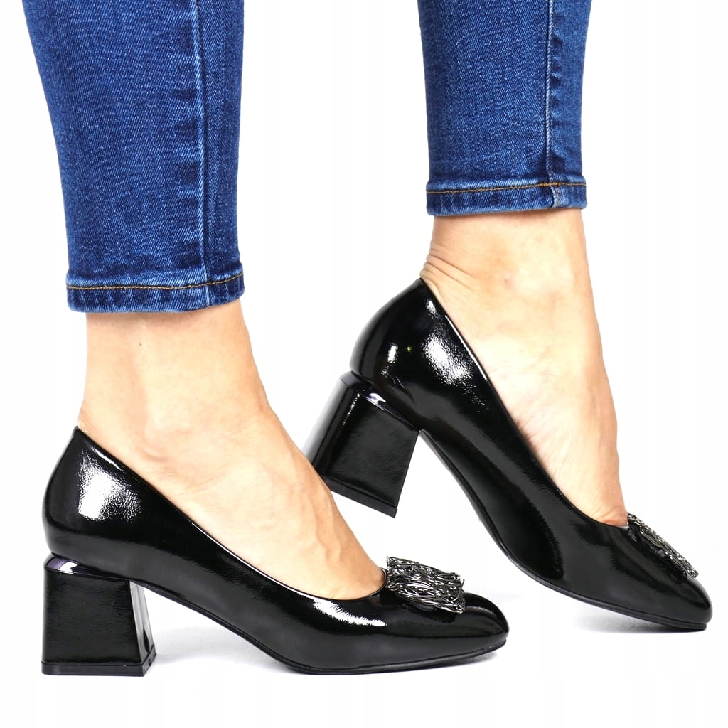 ELEGANCKIE CZÓŁENKA BUTY DAMSKIE NA KLOCKU NISKIM OBCASIE CZARNE LAKIER HOT EAN (GTIN) 5907546580285