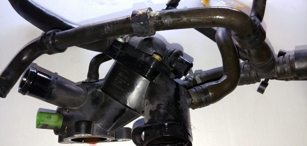 Корпус термостата 032121111aq Vw Audi 1.4 FSI