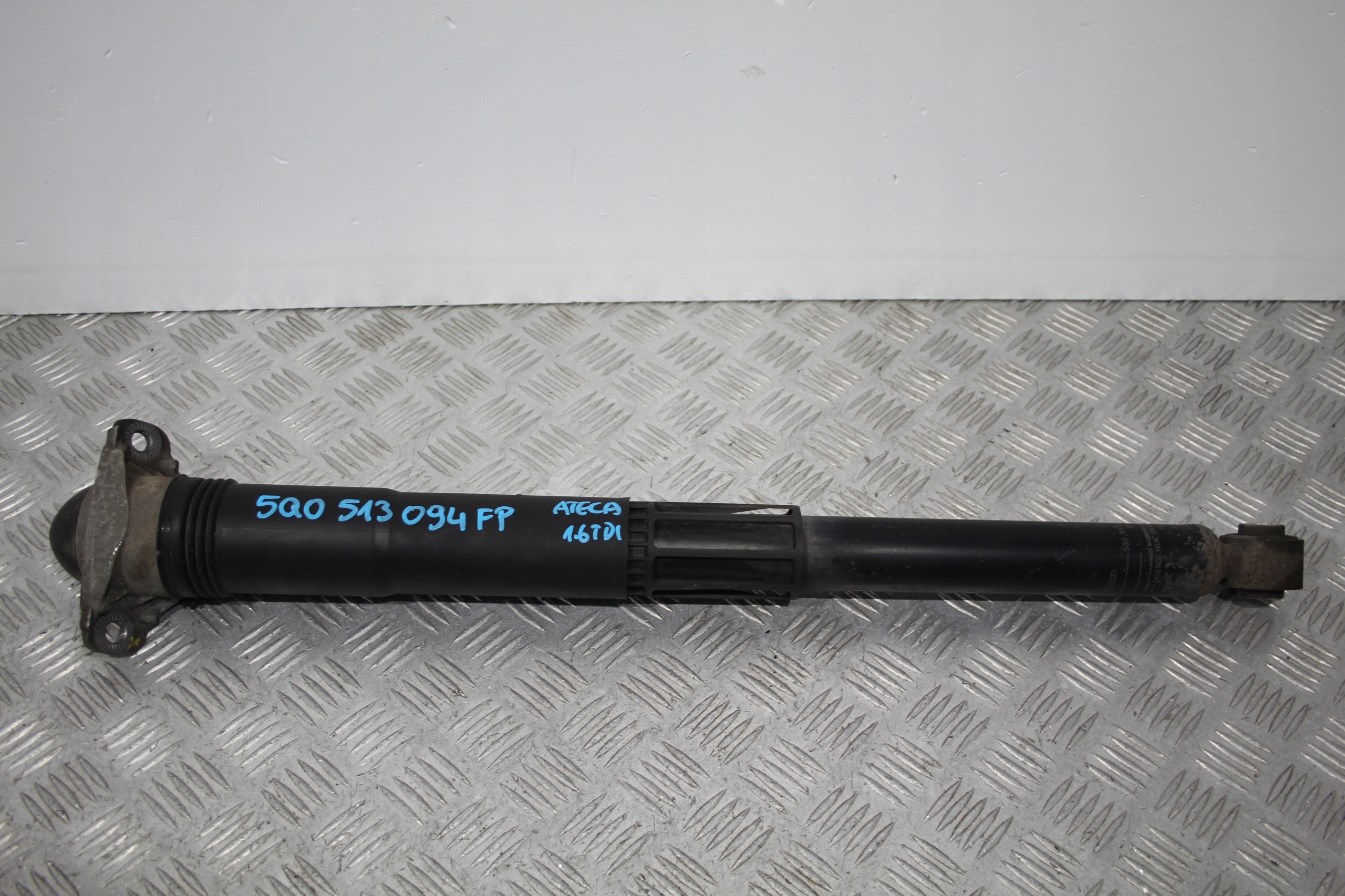 STOSSDÄMPFER HECK SEAT ATECA 575 576 5Q0513049FP