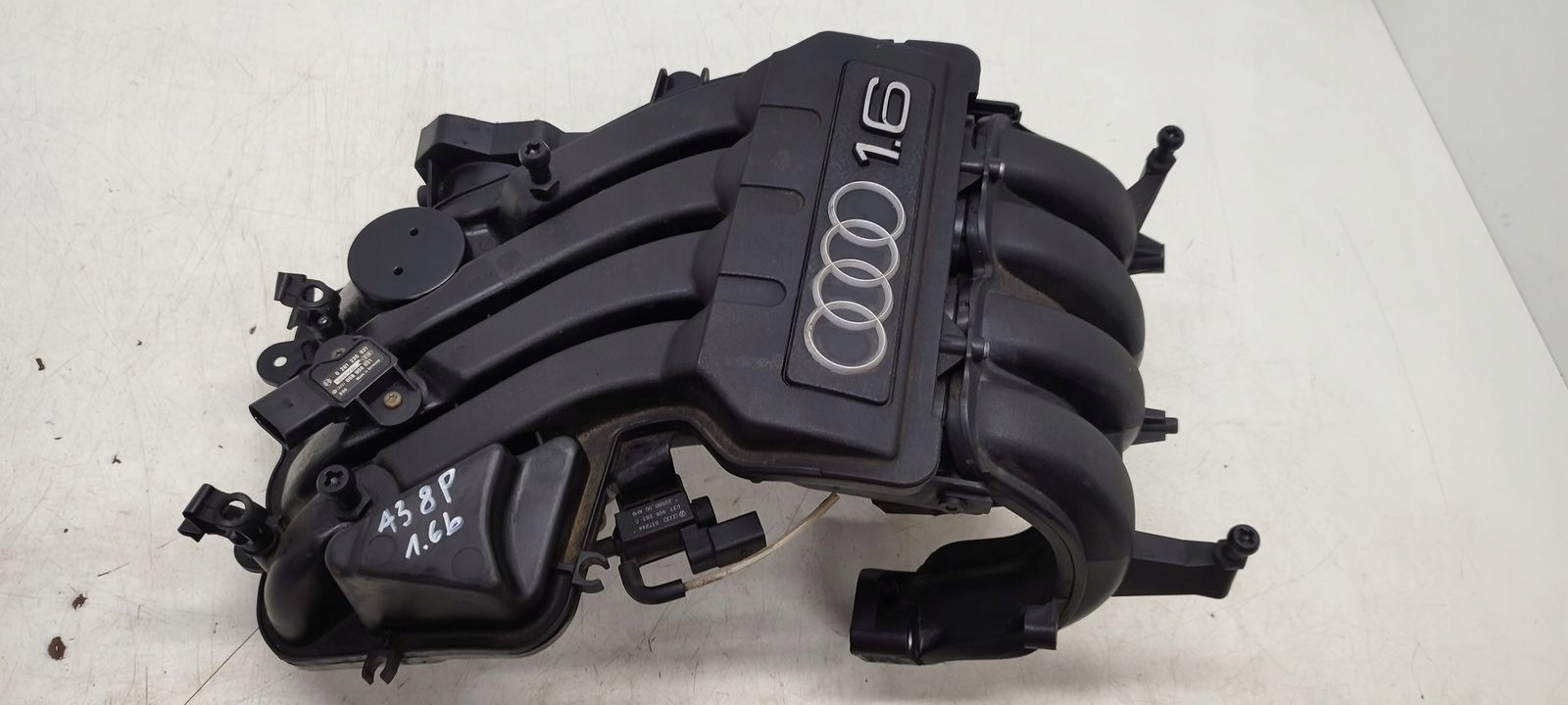 intake manifold Audi A3 8P 1,6 MPI