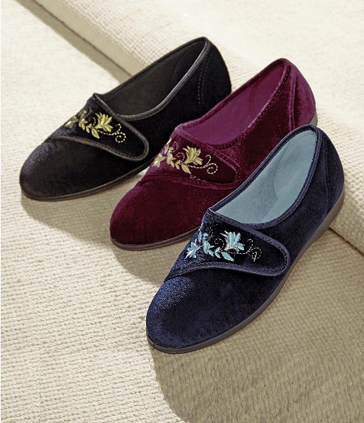 

Kapcie ocieplane z haftem na rzep rozm 42 szer. E